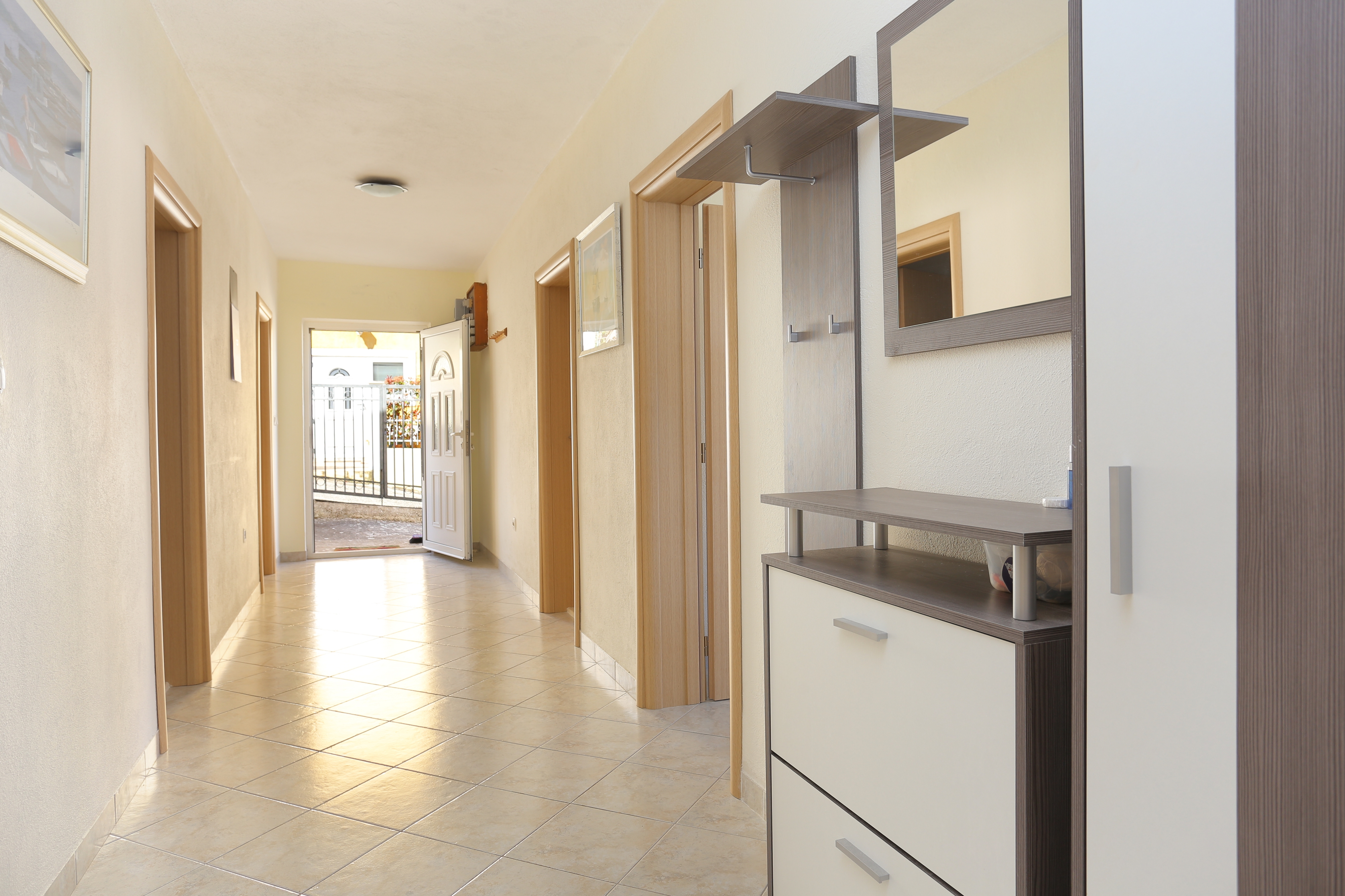Three bedroom apartment with balcony and sea view Arbanija, Čiovo  A-a