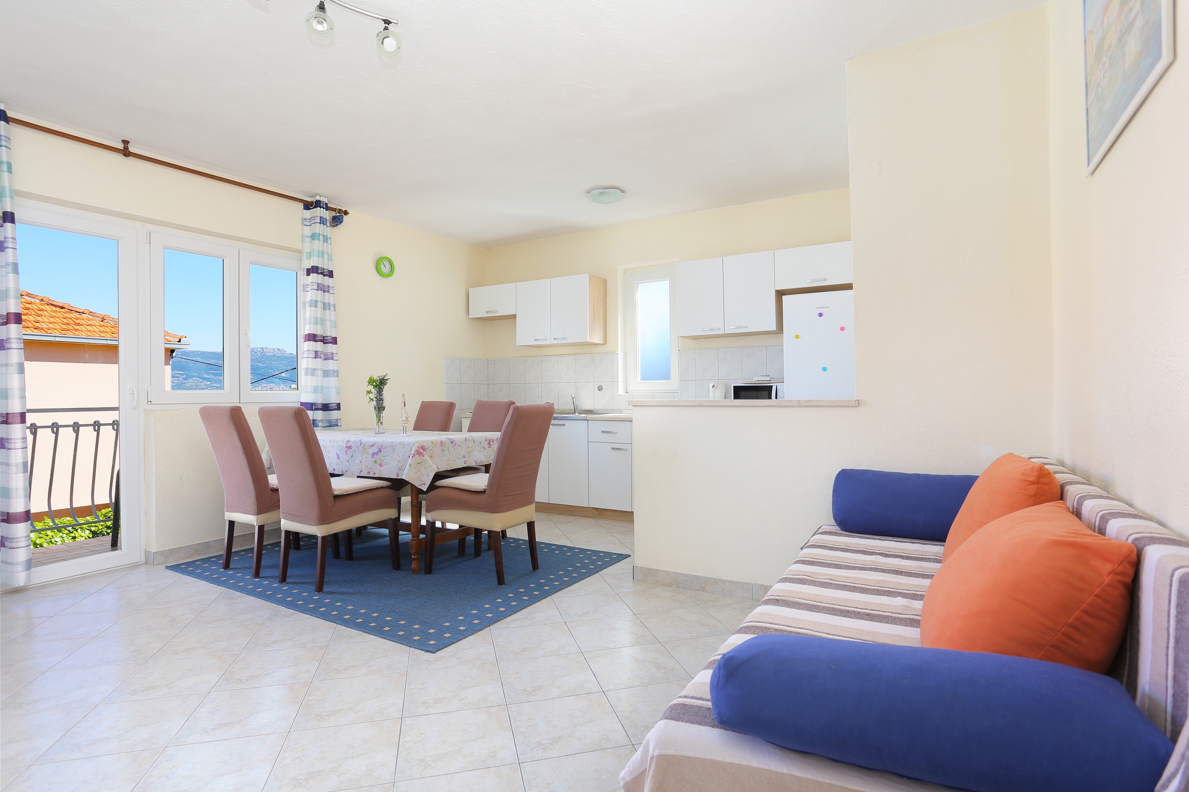 Three bedroom apartment with balcony and sea view Arbanija, Čiovo (A-18224-a)