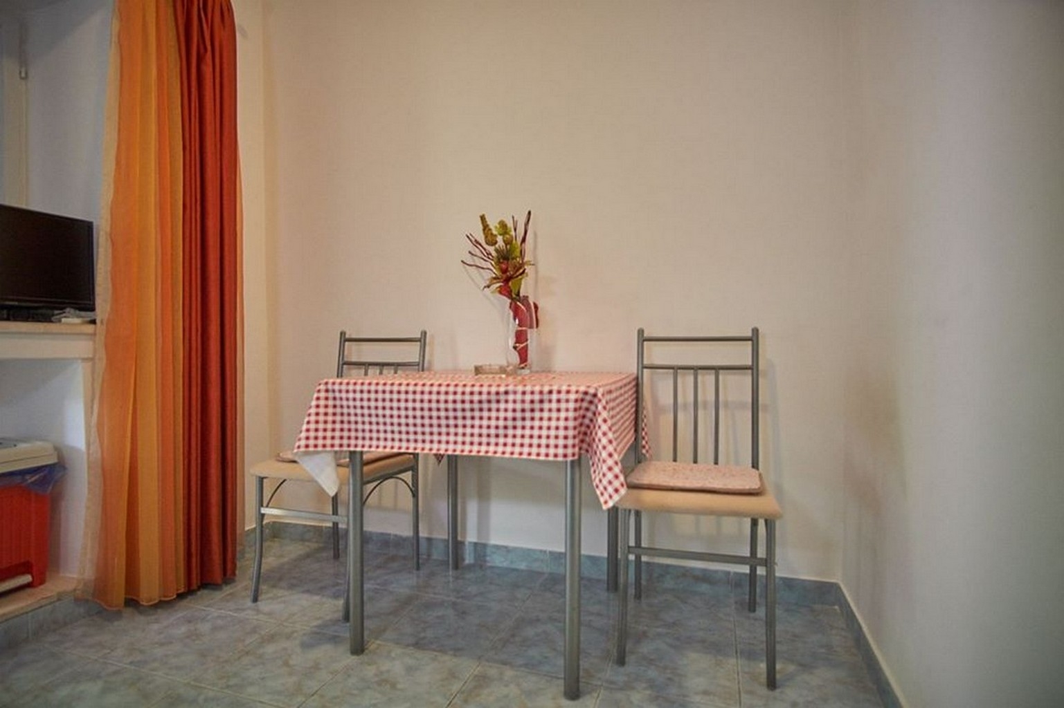 One bedroom apartment with terrace Vinišće, Trogir (A-18225-a)