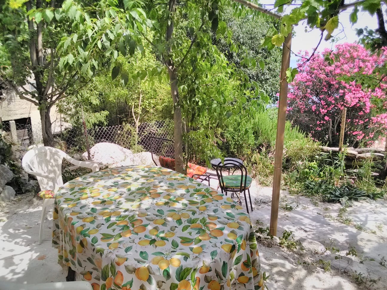 Two bedroom house with terrace and sea view Lokva Rogoznica, Omiš  K