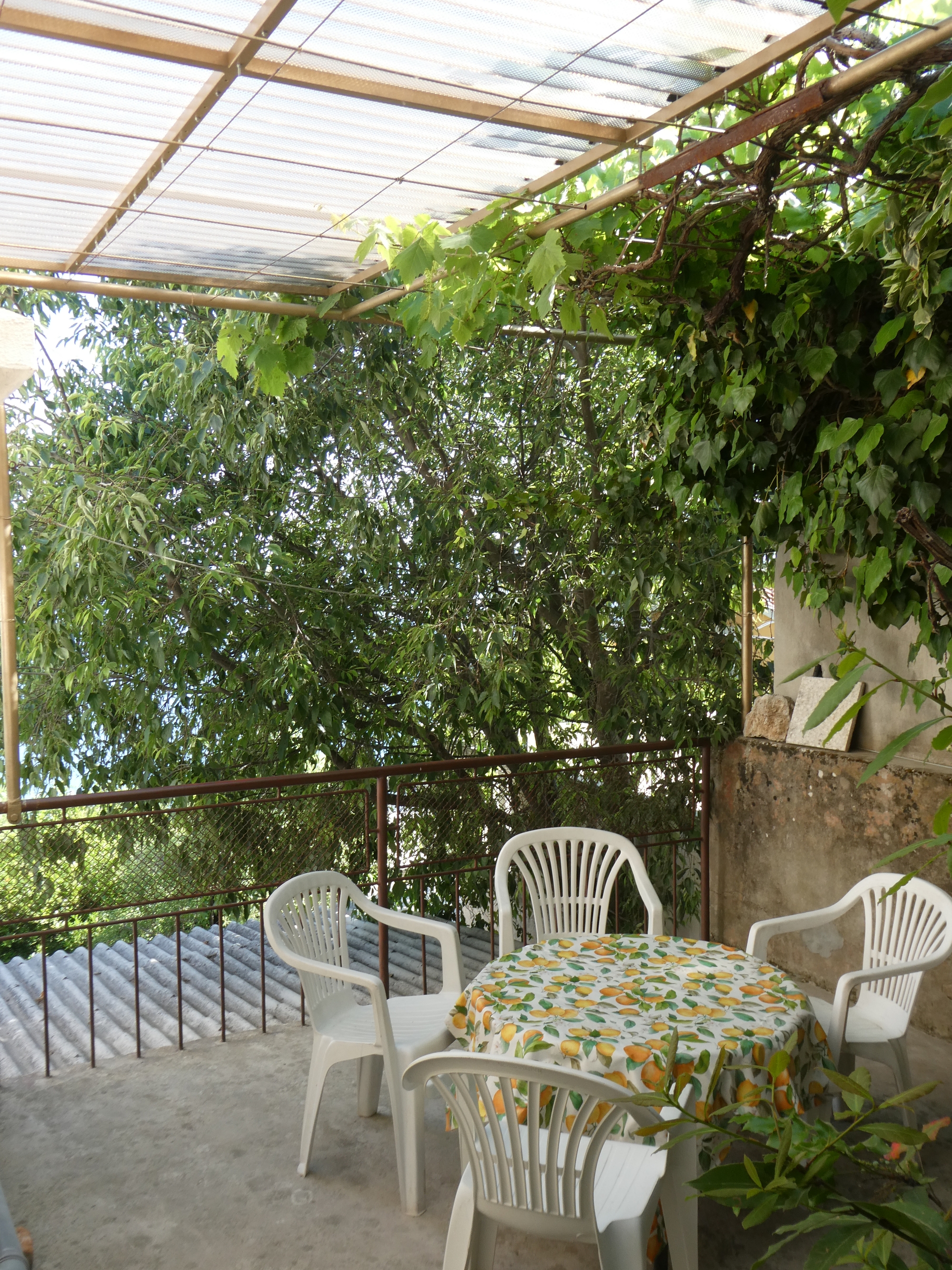 Two bedroom house with terrace and sea view Lokva Rogoznica, Omiš  K