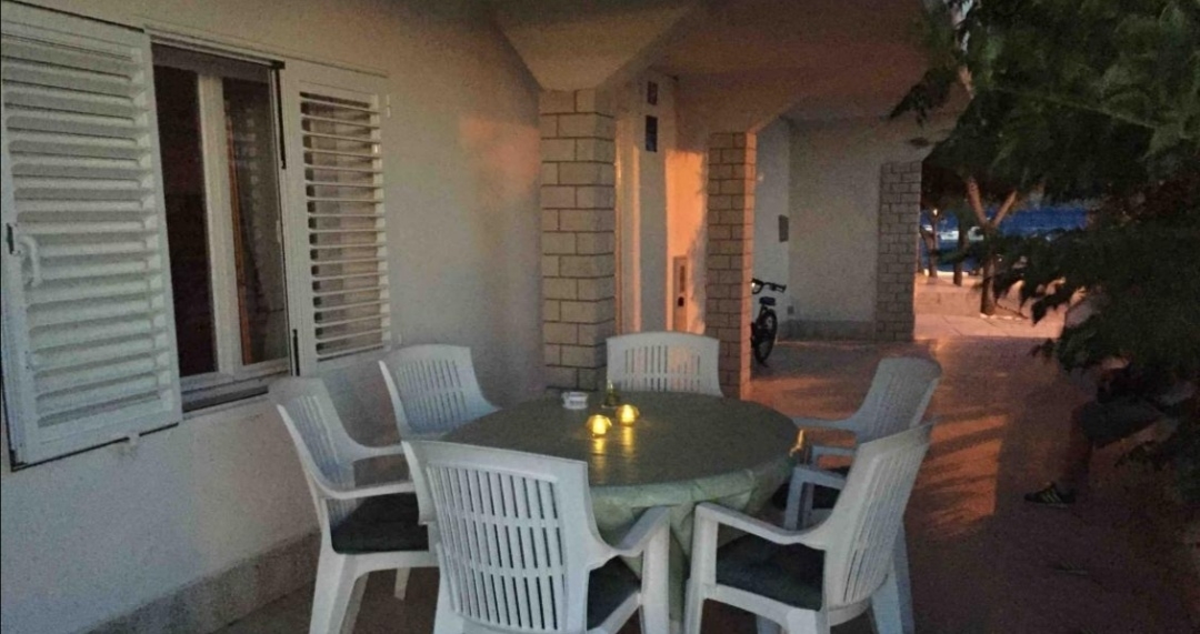 Three bedroom apartment near beach Kustići, Pag  A-a