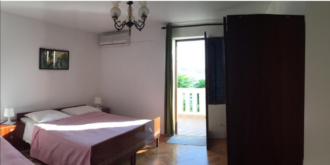 One bedroom apartment near beach Kustići, Pag (A-18248-c)