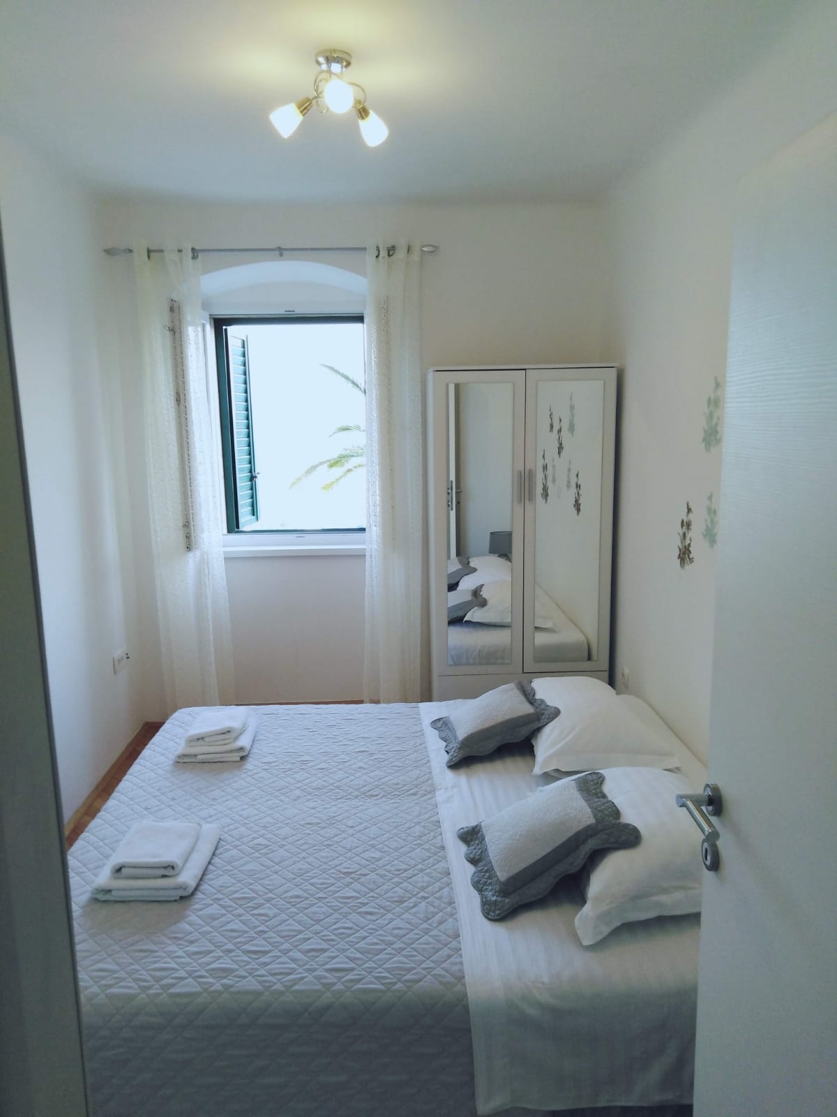 Two bedroom apartment with terrace and sea view Kaštel Kambelovac, Kaštela  A-a
