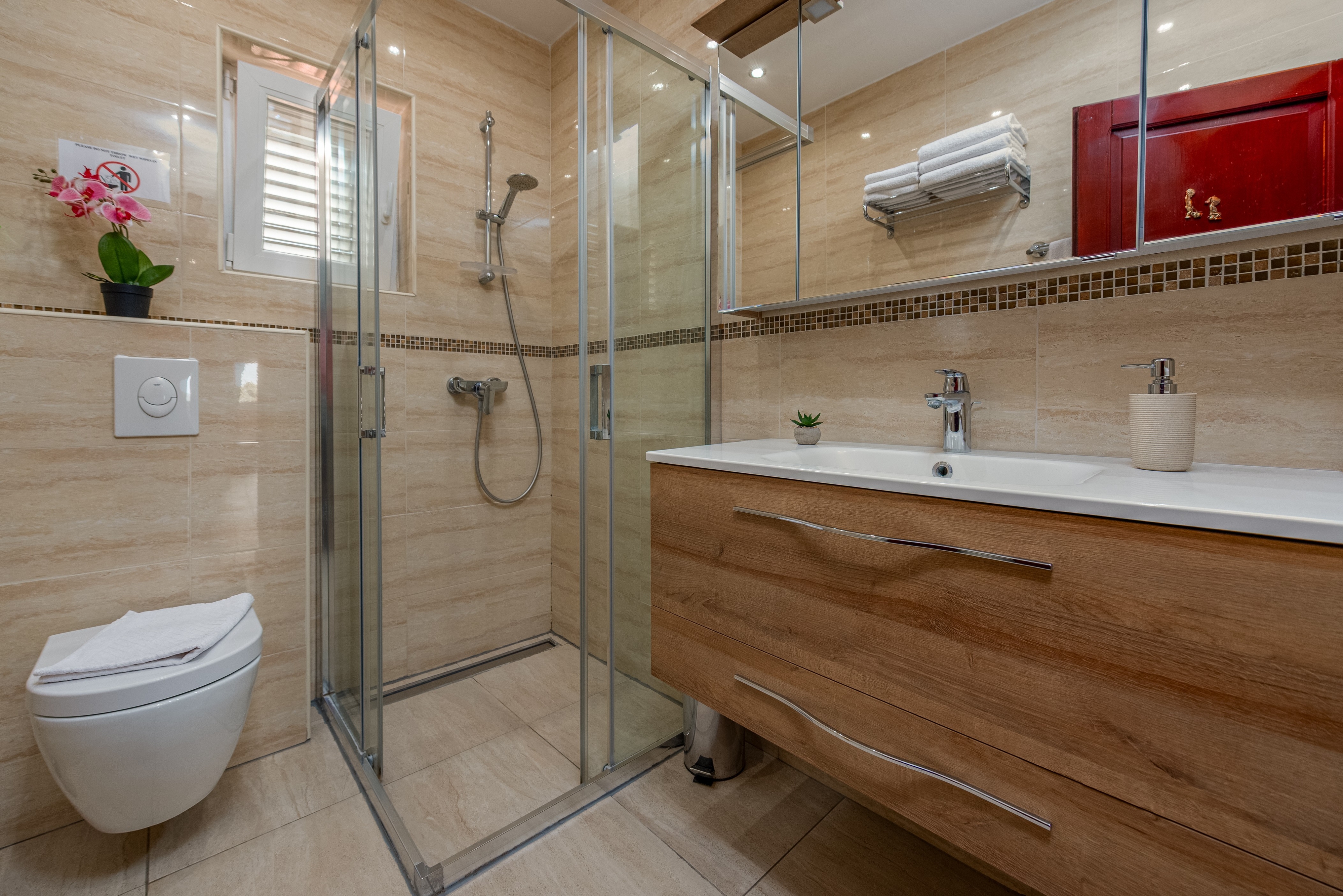 Comfortable and spacious house with terrace and sea view Turanj, Biograd  K
