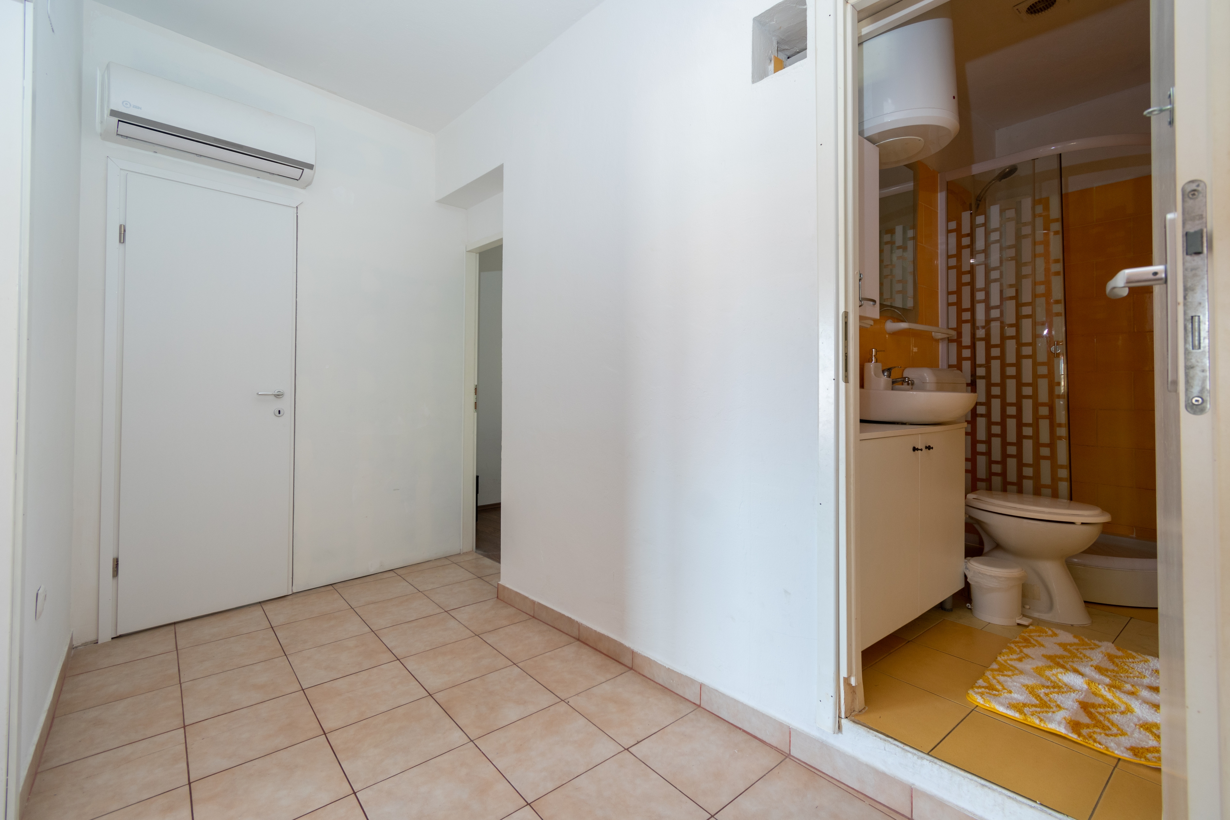 Two bedroom apartment with balcony and sea view Bibinje, Zadar  A-a