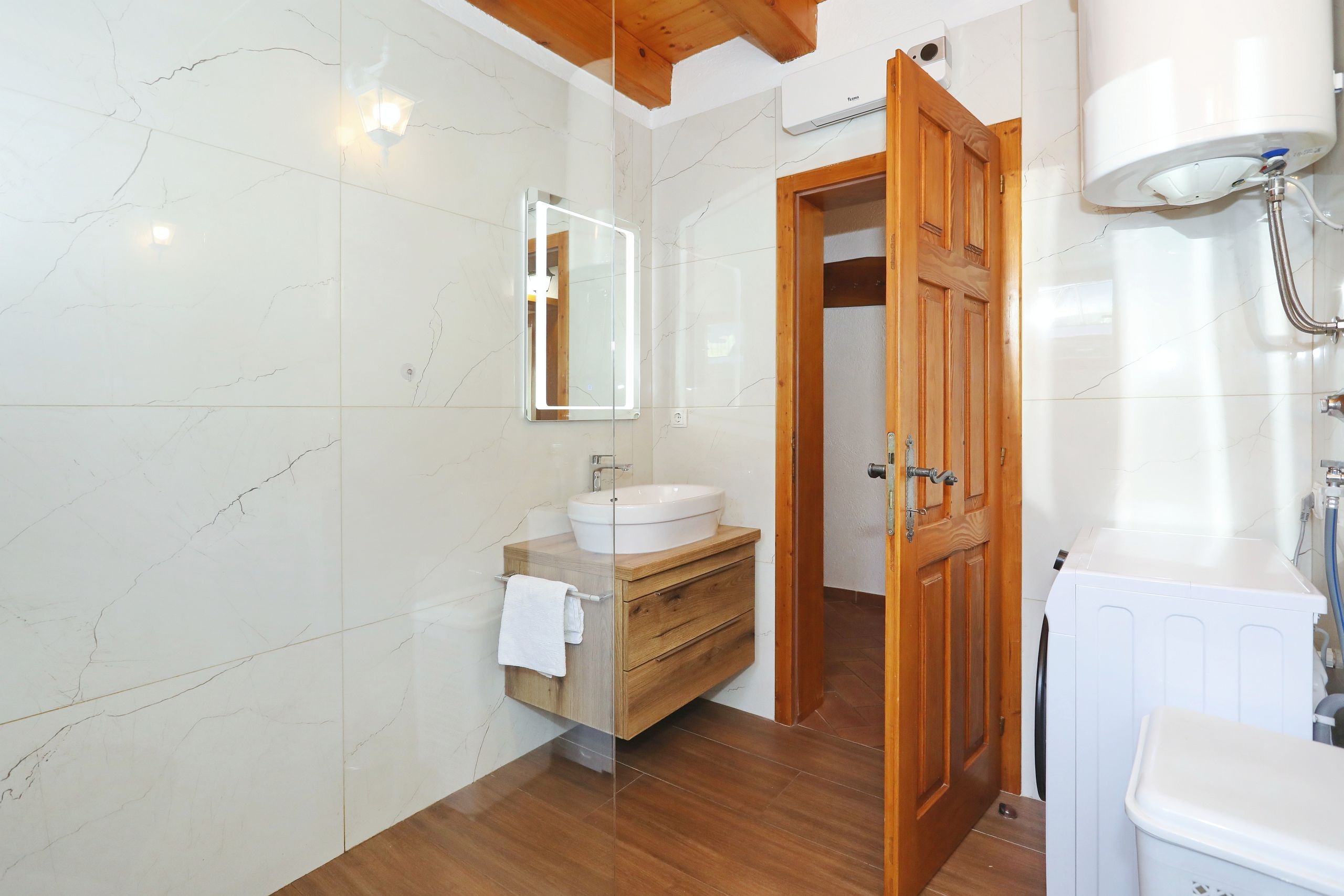 Two bedroom house with terrace Sukošan, Zadar  K