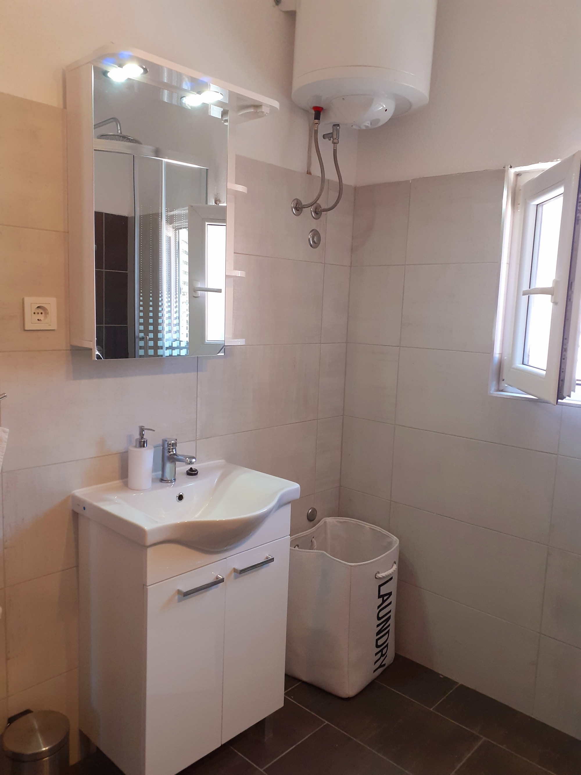 One bedroom apartment near beach Ražanj, Rogoznica  A-a