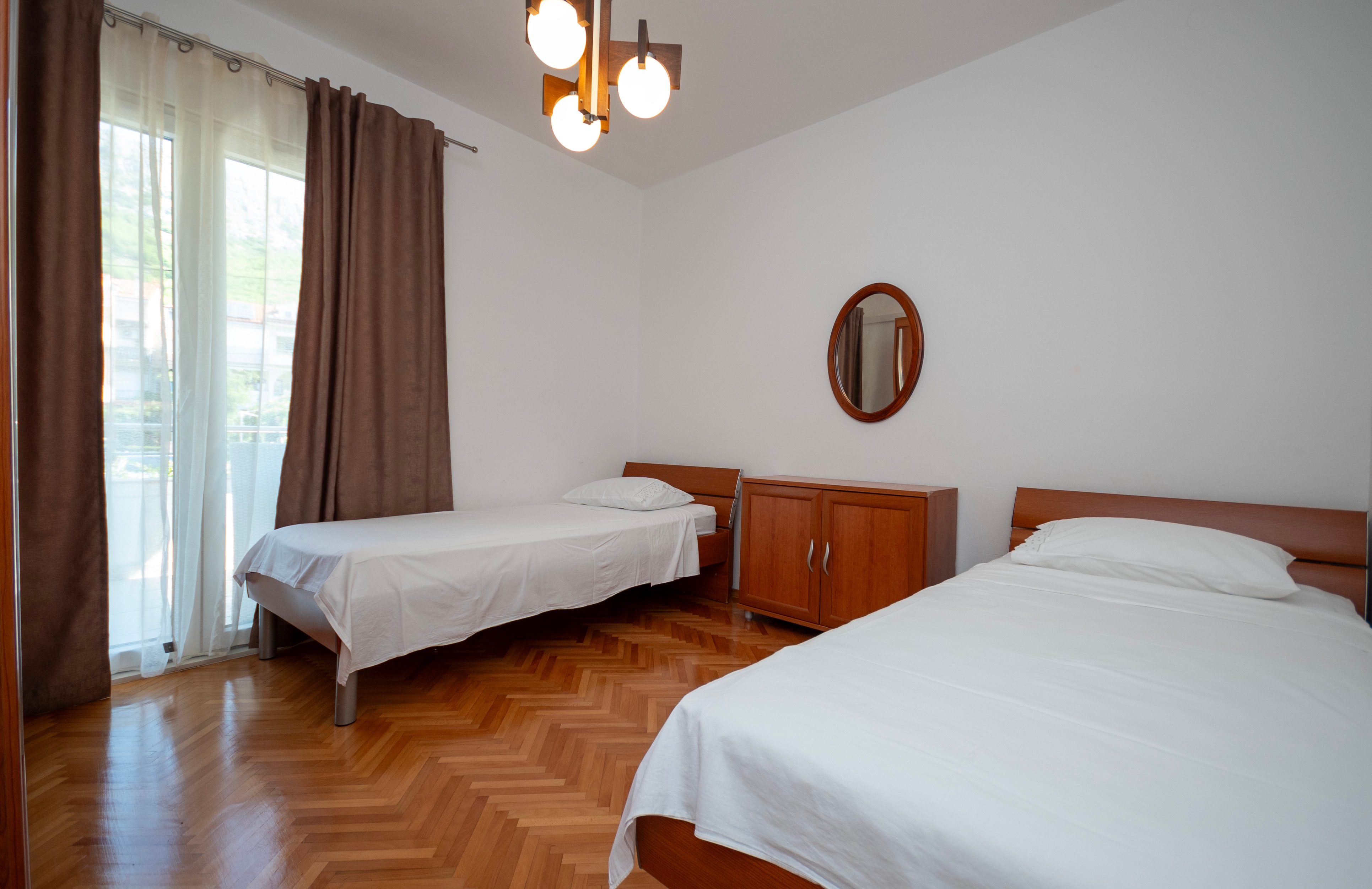 Three bedroom apartment near beach Sumpetar, Omiš  A-a