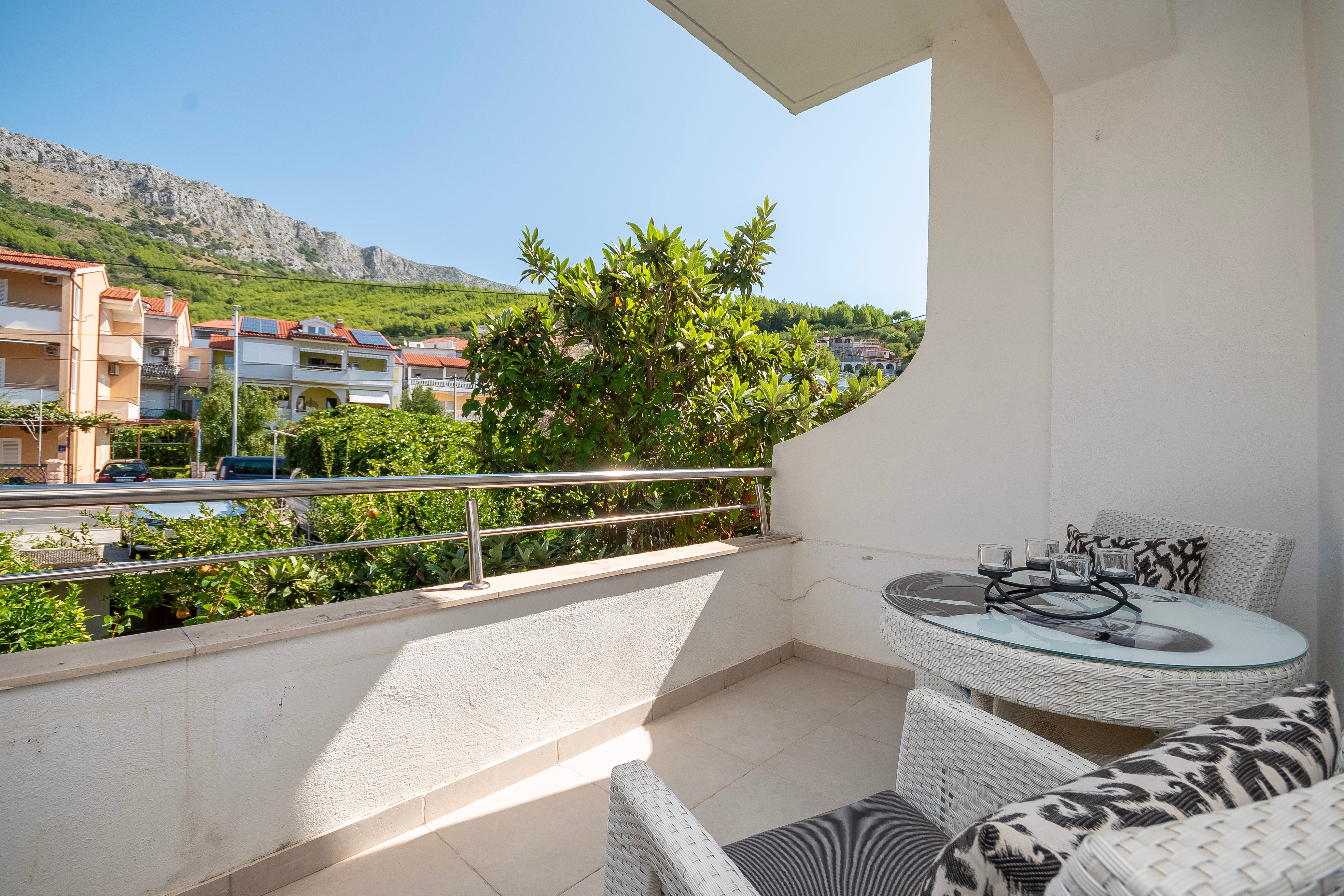 Three bedroom apartment near beach Sumpetar, Omiš  A-a