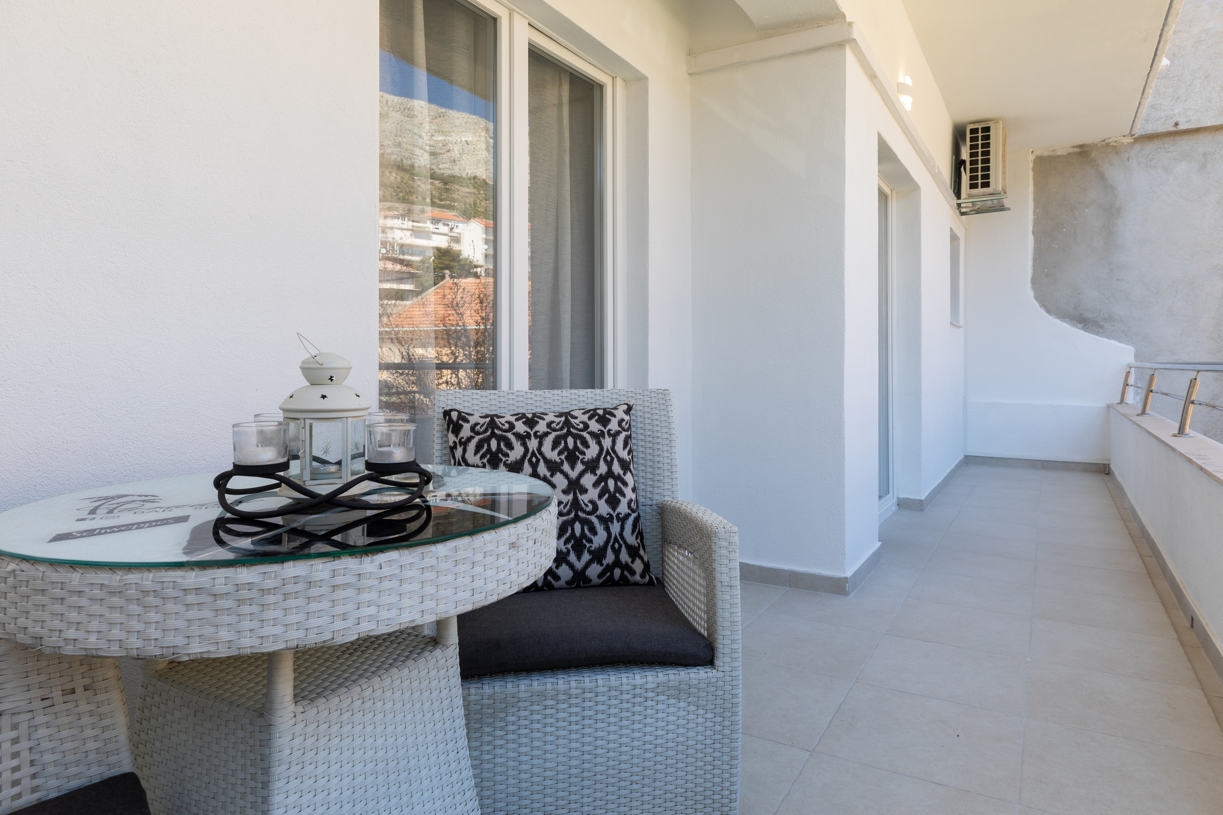 Three bedroom apartment near beach Sumpetar, Omiš  A-a