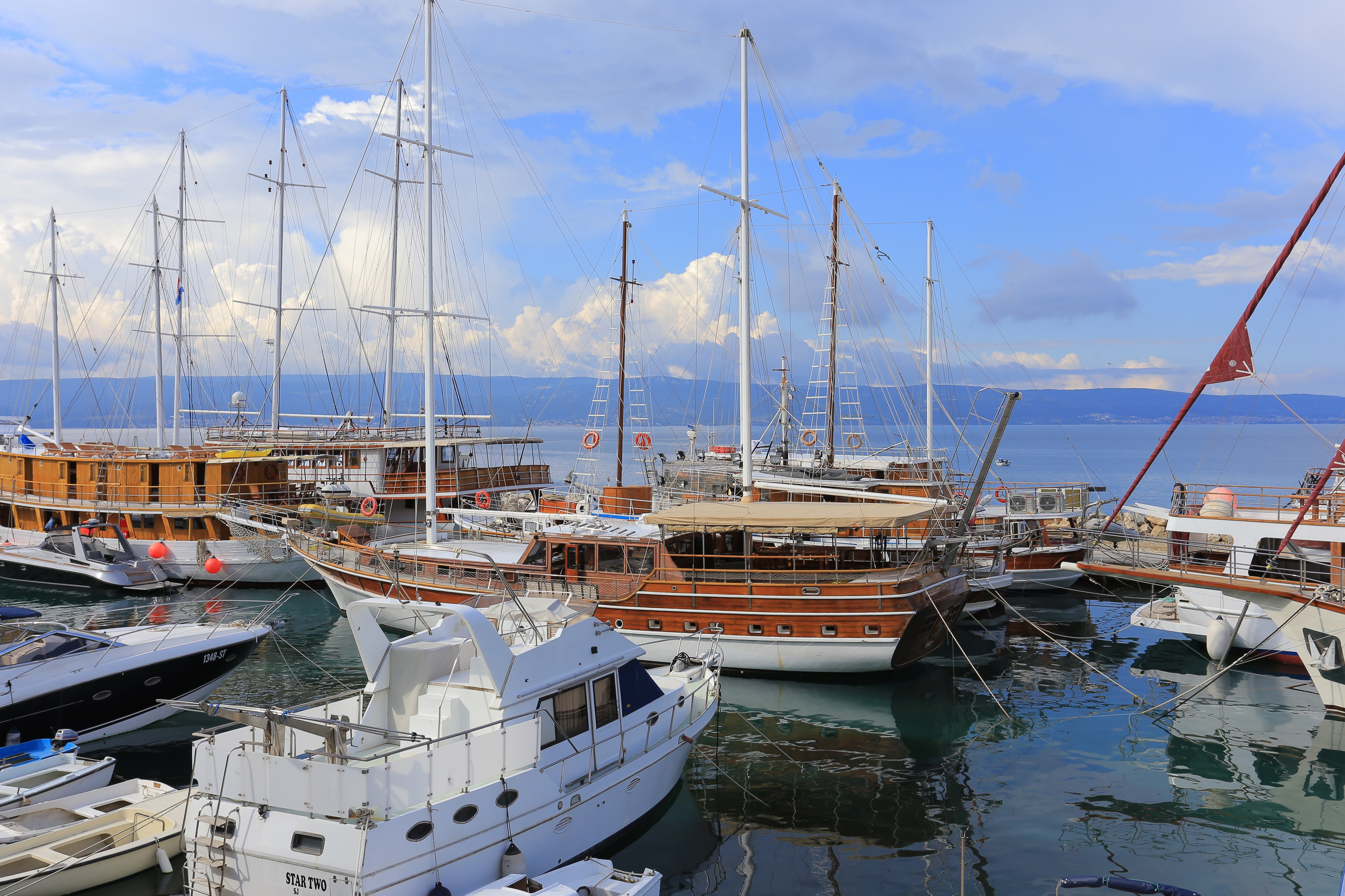 Three bedroom apartment near beach Sumpetar, Omiš  A-a