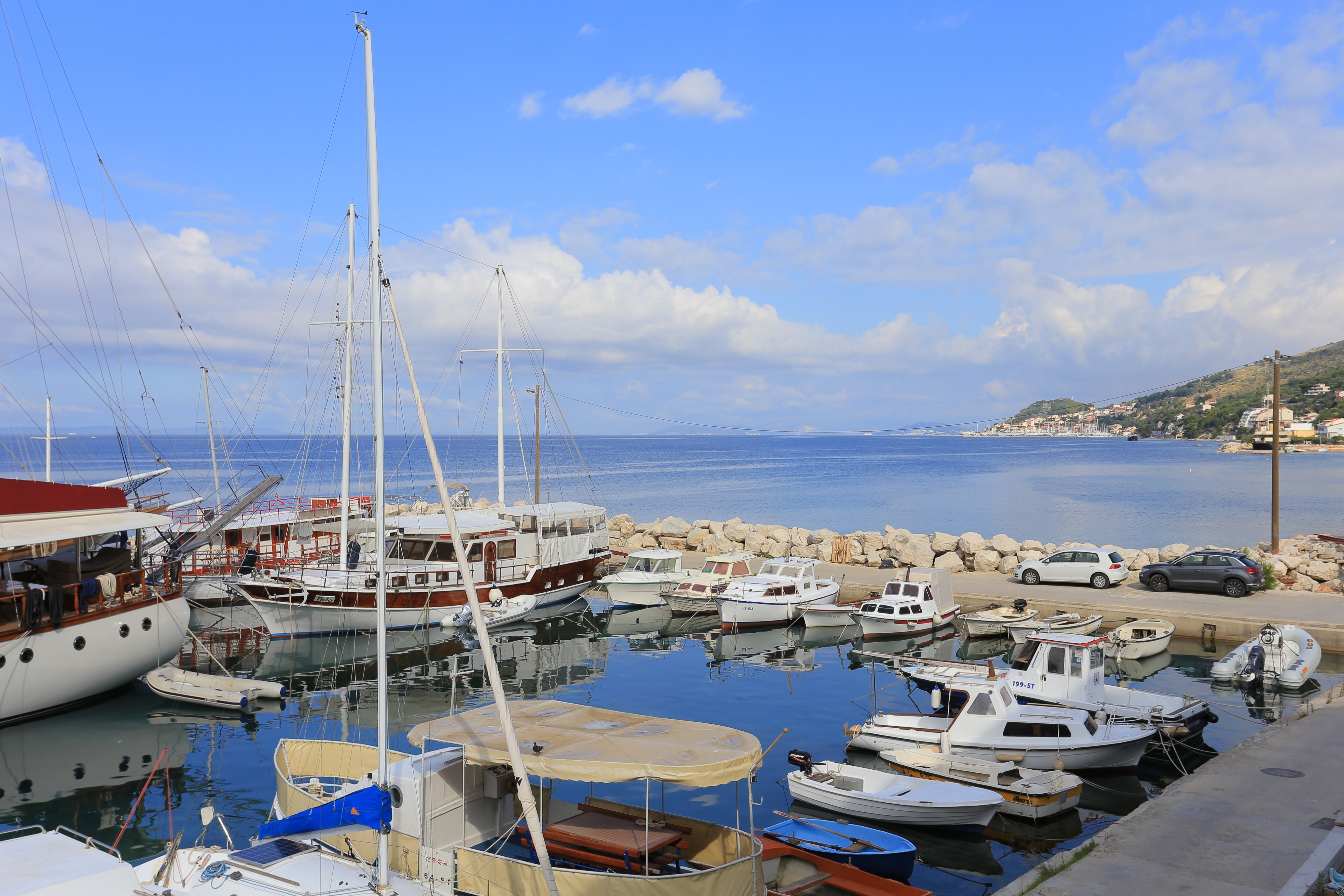 Three bedroom apartment near beach Sumpetar, Omiš  A-a