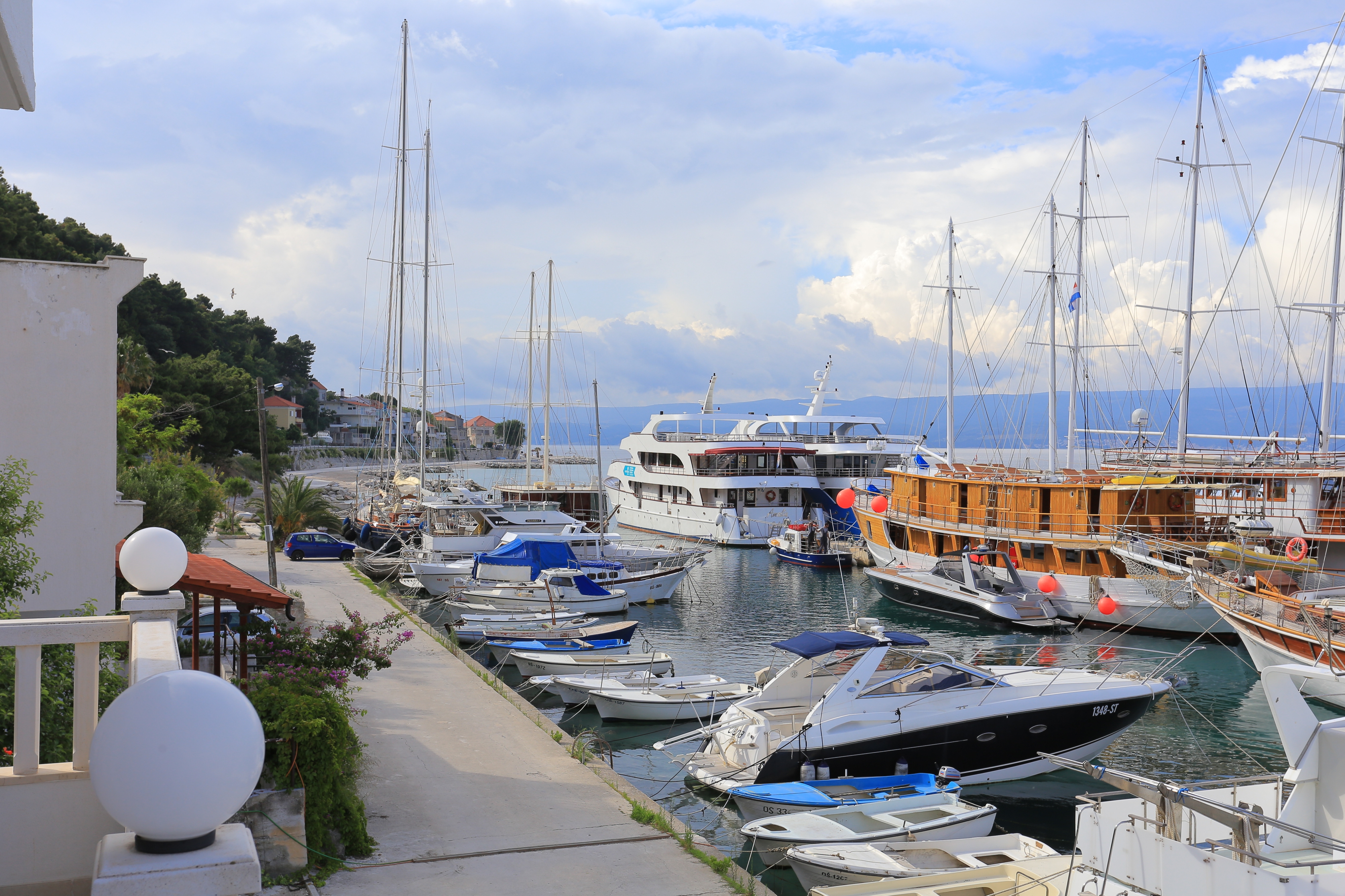 Three bedroom apartment near beach Sumpetar, Omiš  A-a
