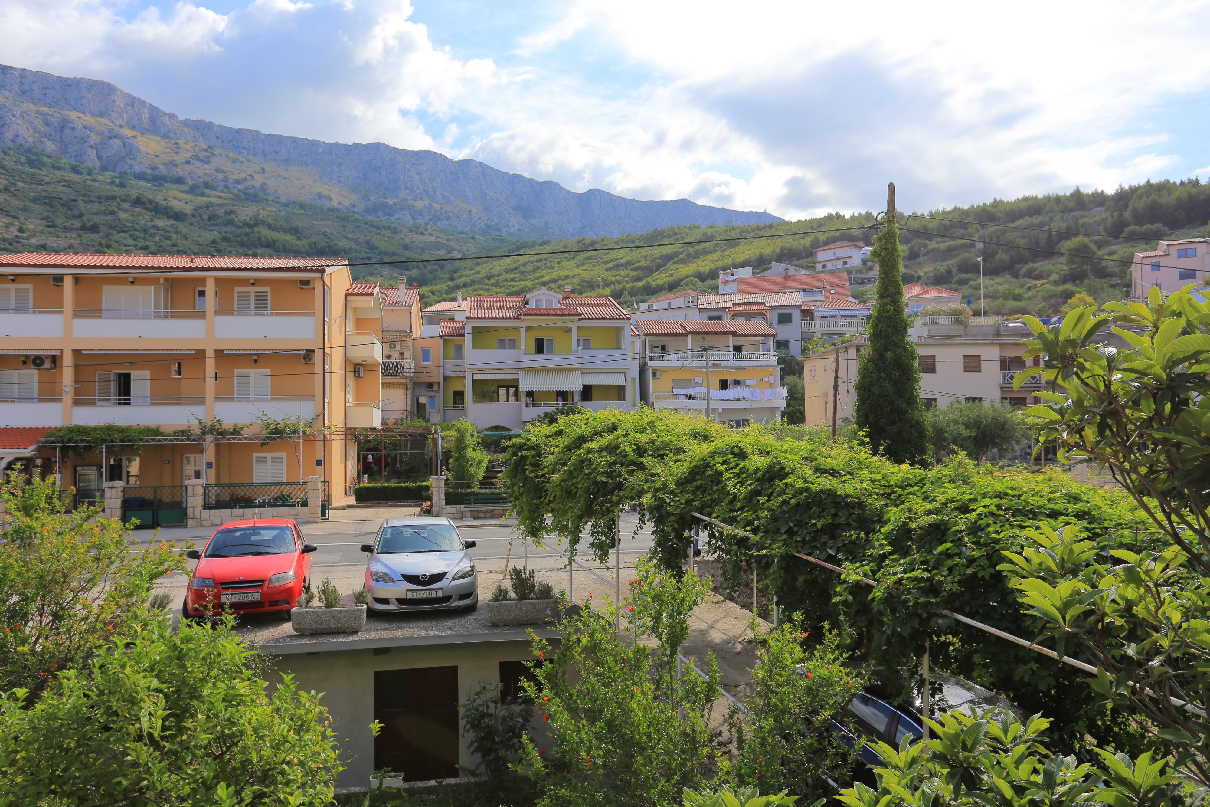 Three bedroom apartment near beach Sumpetar, Omiš  A-a