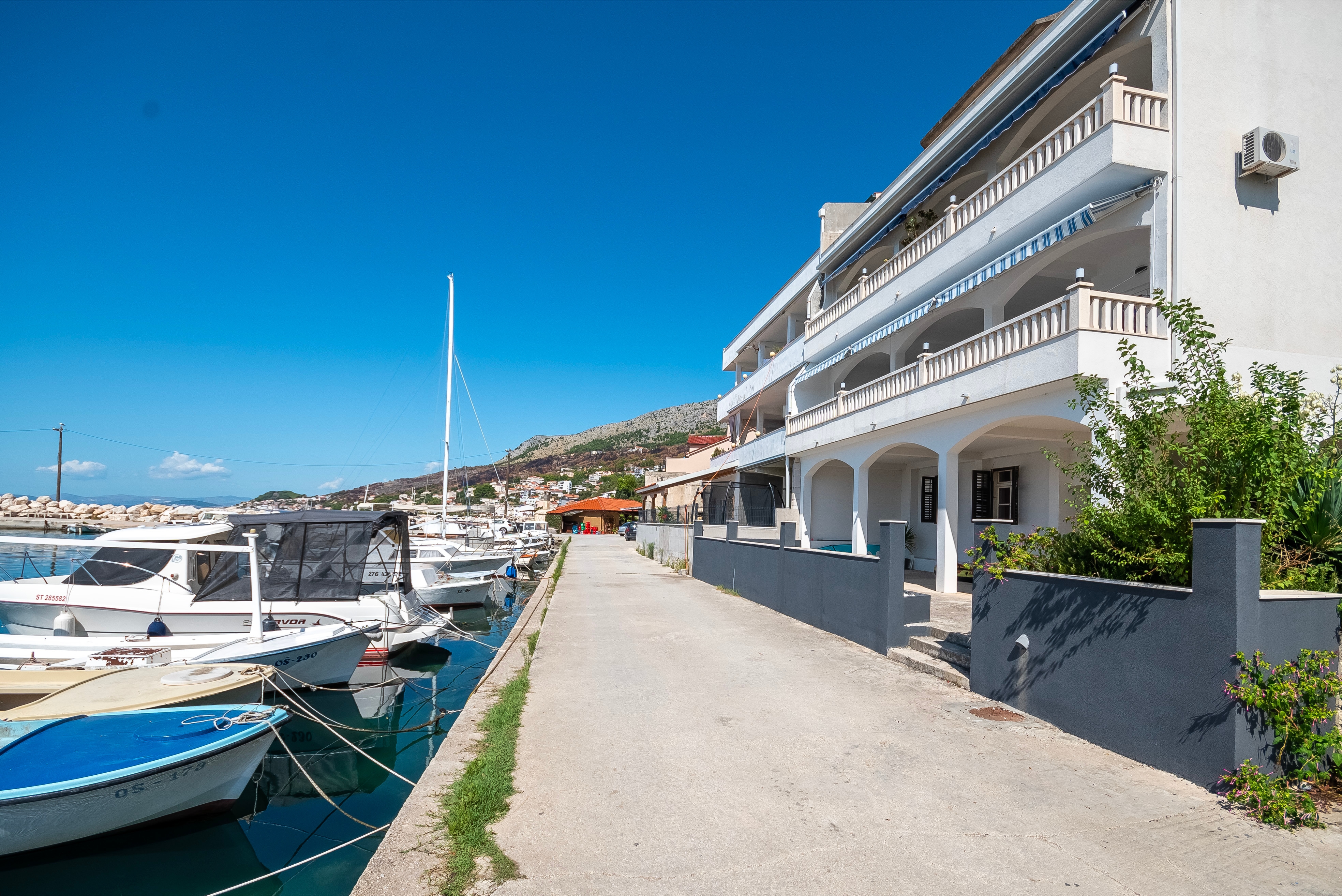 Studio flat near beach Sumpetar, Omiš (AS-18286-c)