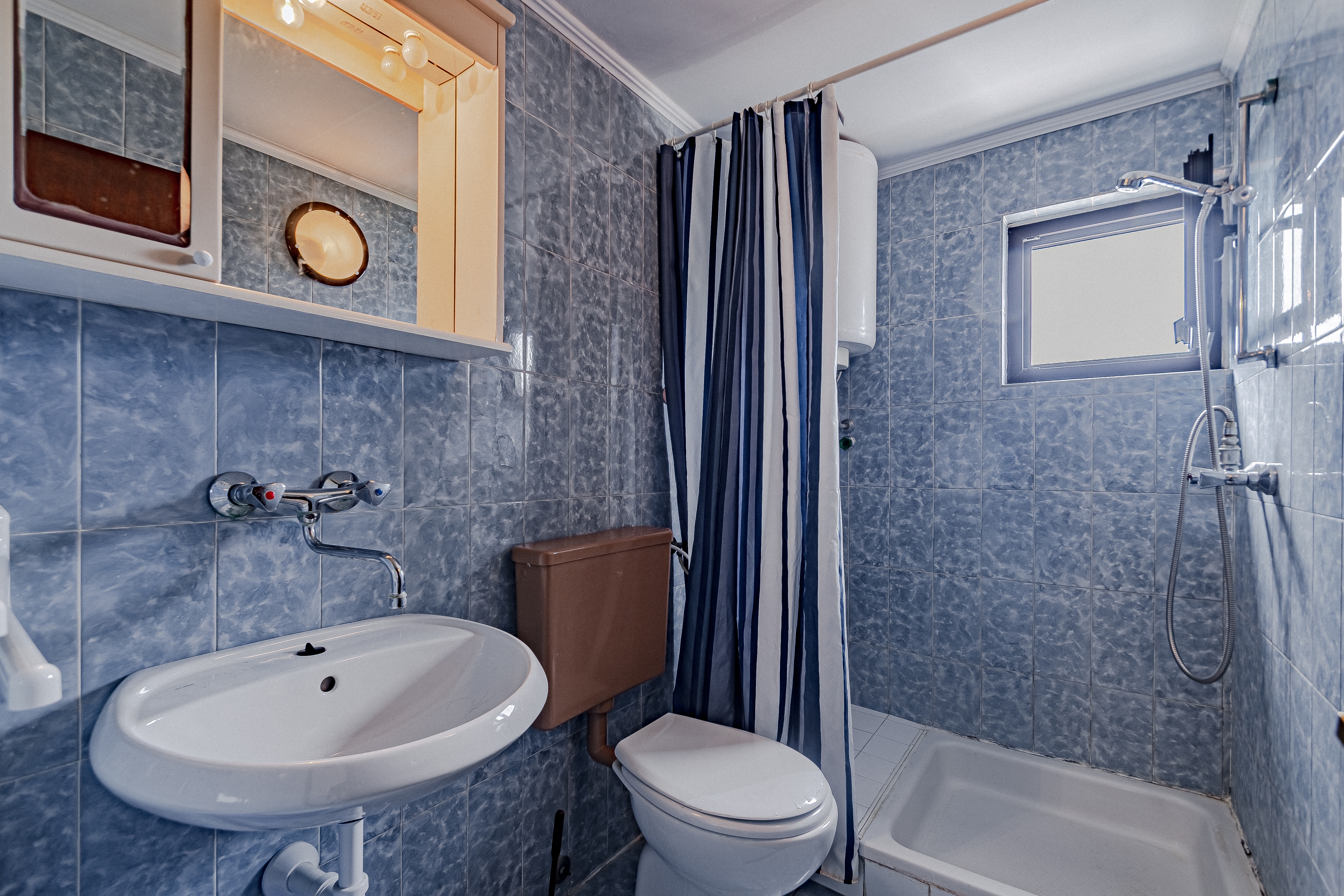Two bedroom apartment near beach Zavalatica, Korčula  A-a