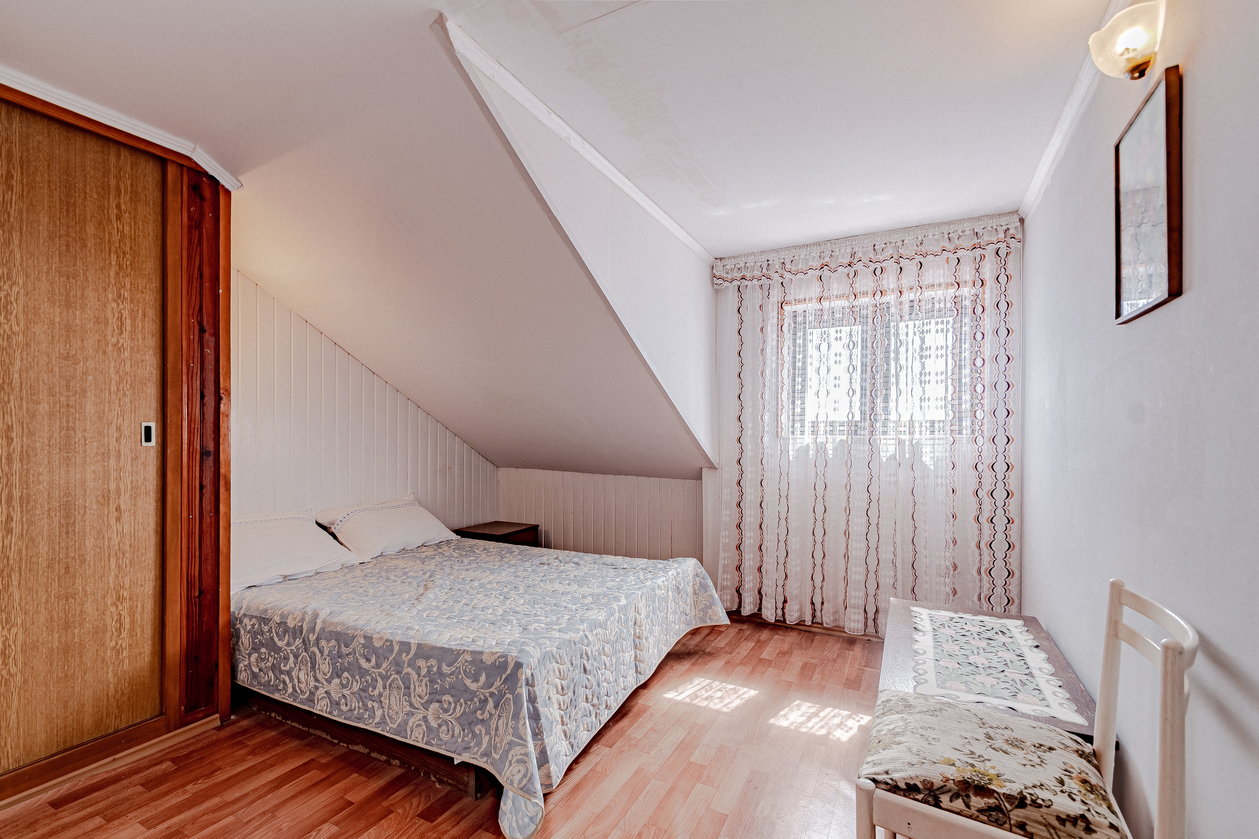 Two bedroom apartment near beach Zavalatica, Korčula  A-a