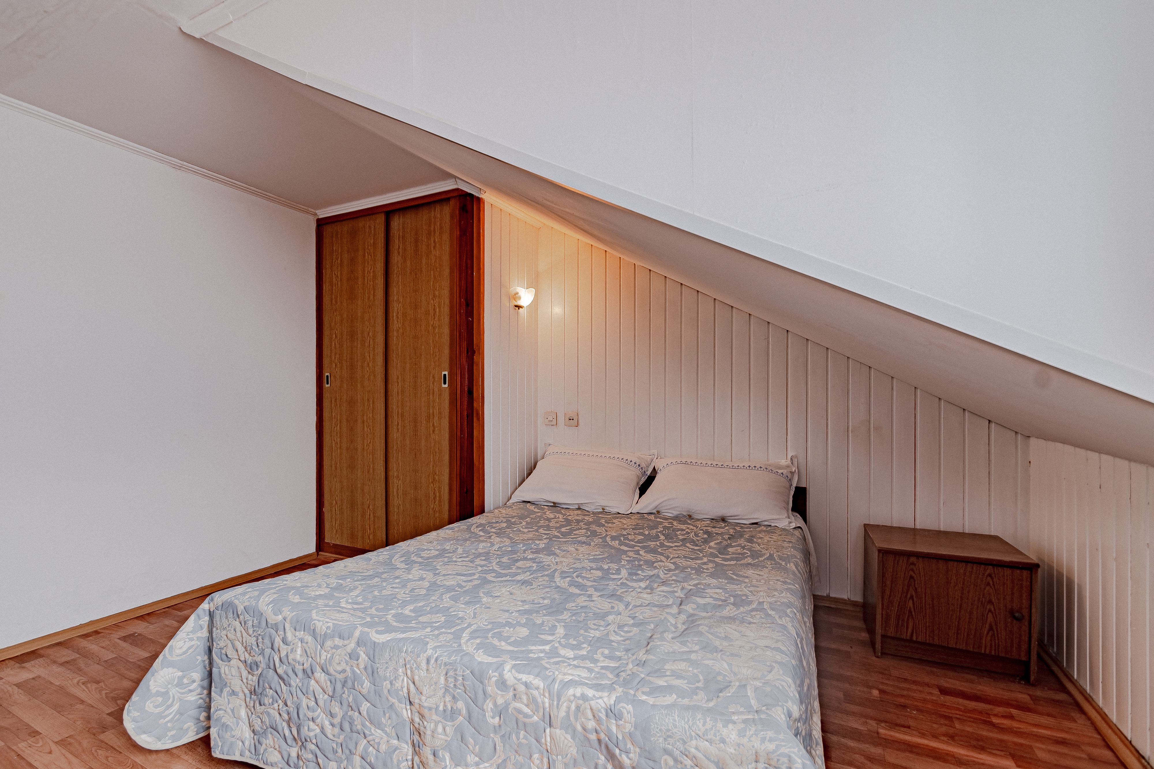 Two bedroom apartment near beach Zavalatica, Korčula  A-a