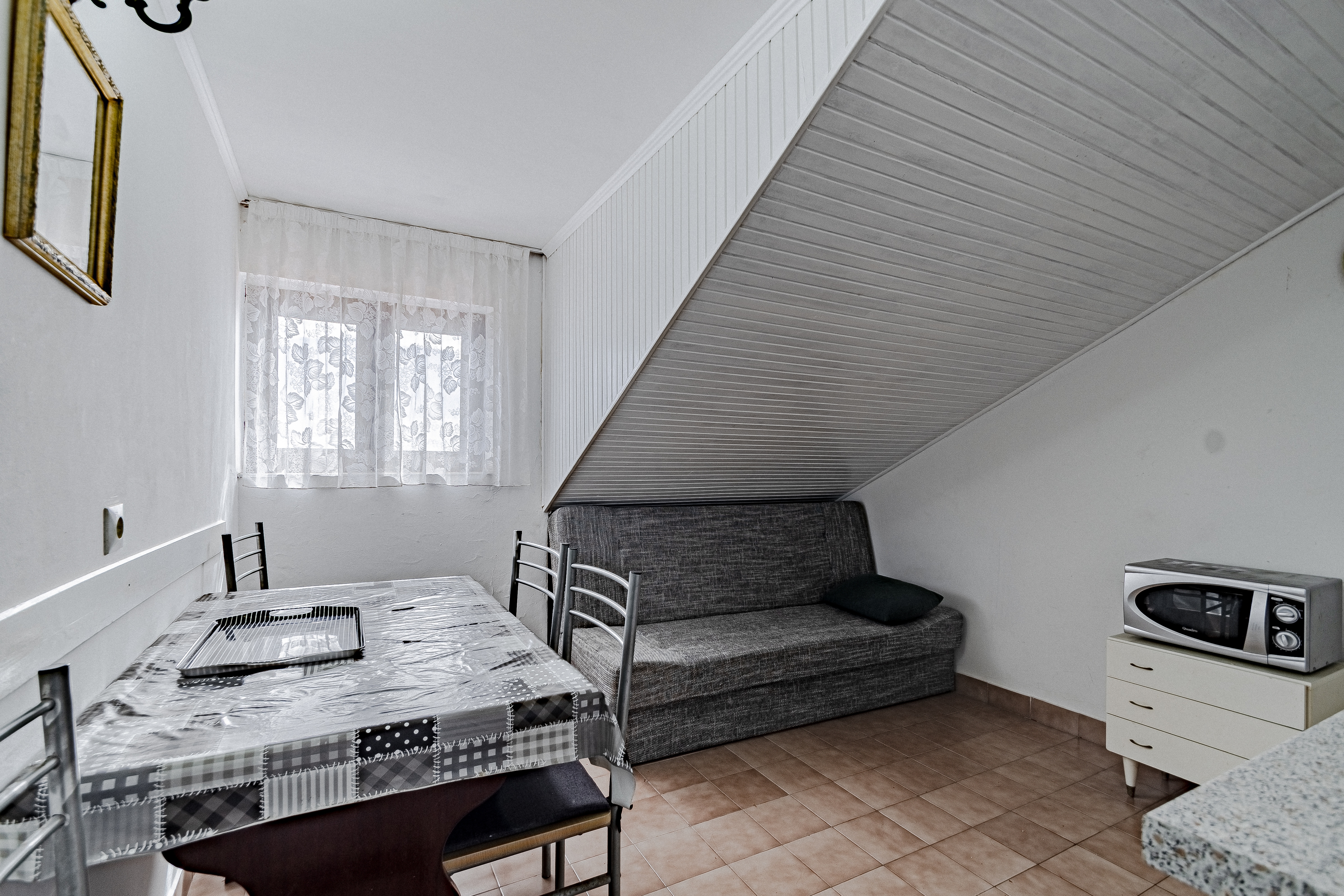 Two bedroom apartment near beach Zavalatica, Korčula  A-a