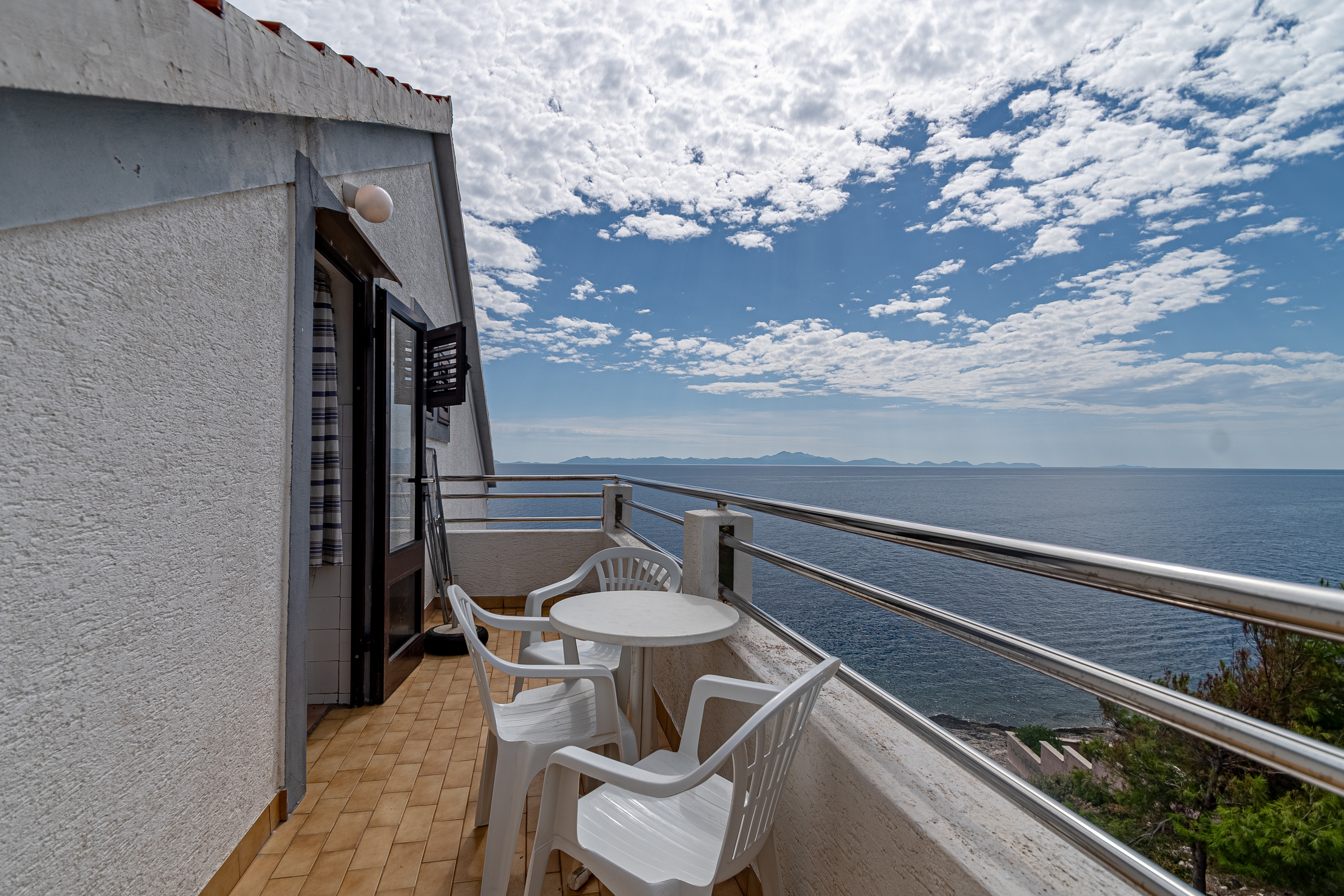 Two bedroom apartment near beach Zavalatica, Korčula  A-b