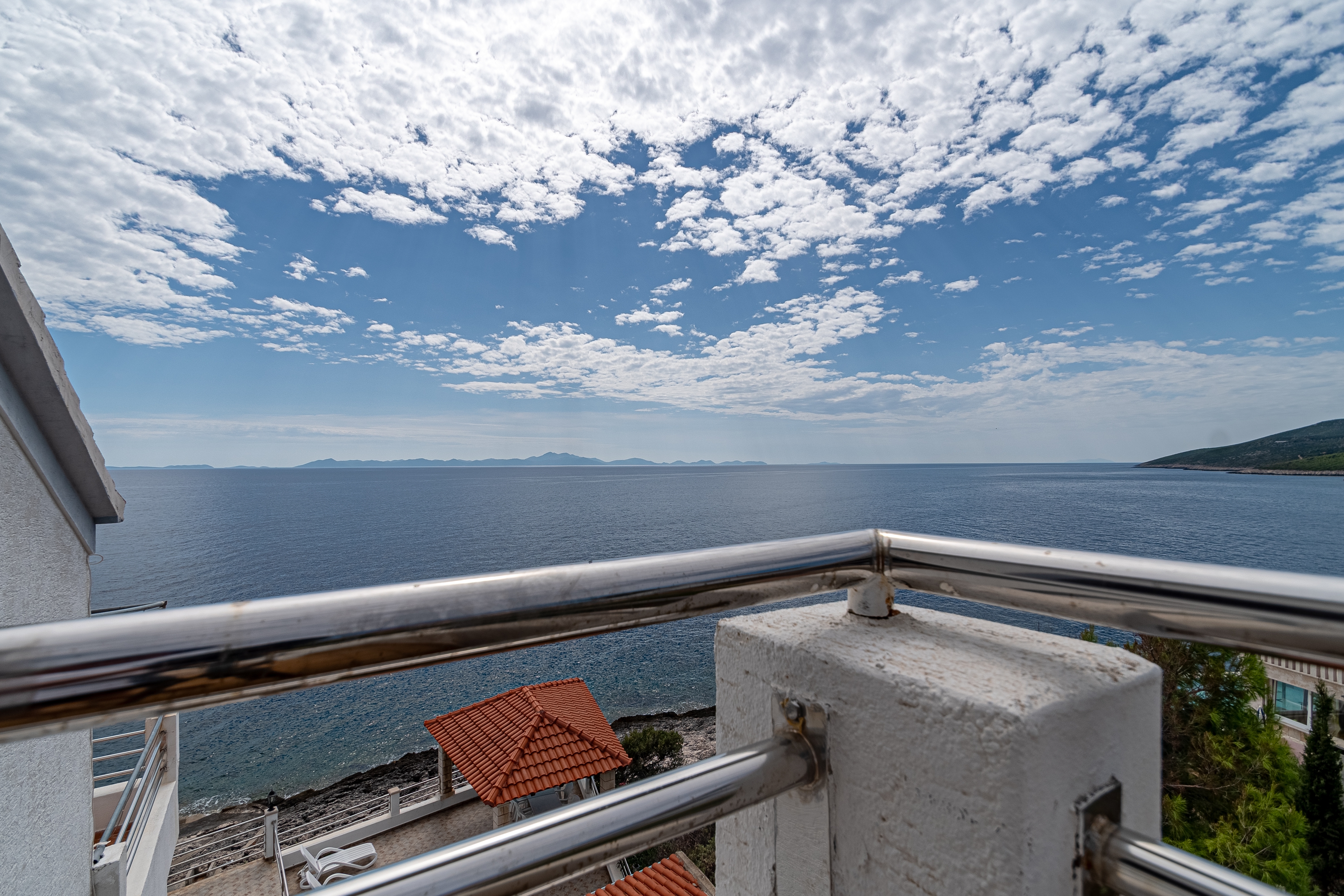 Two bedroom apartment near beach Zavalatica, Korčula  A-b