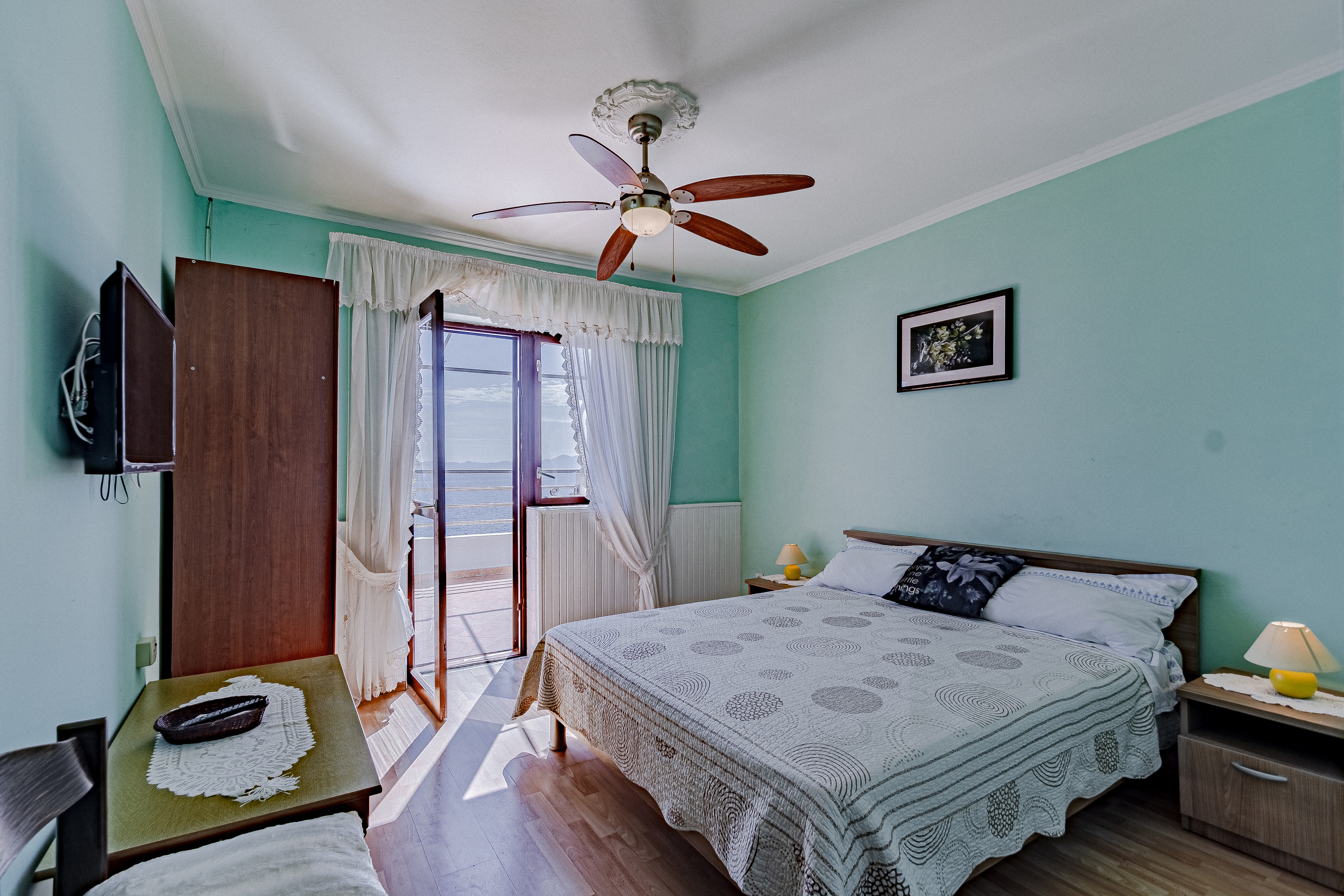 Two bedroom apartment near beach Zavalatica, Korčula  A-c