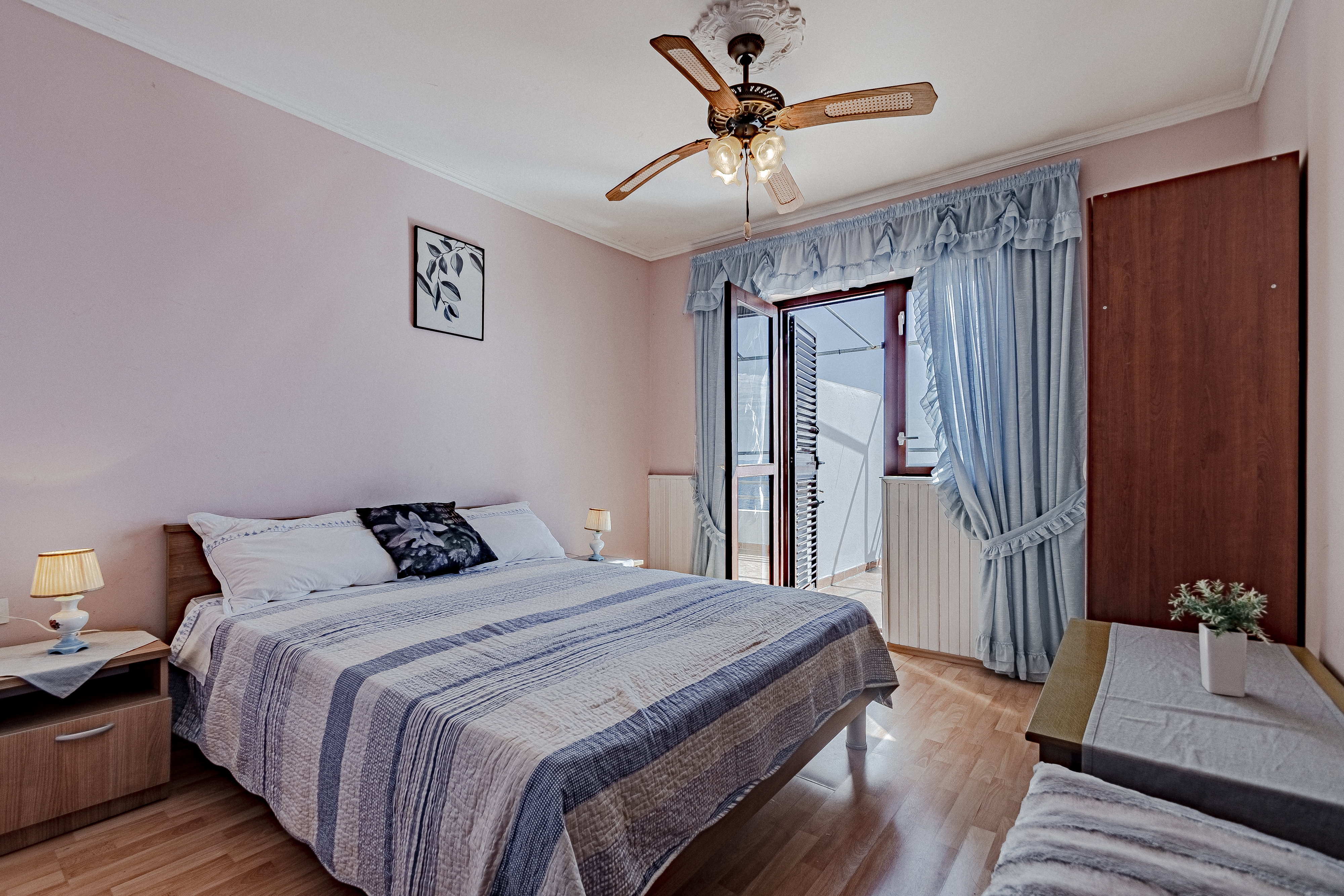 Two bedroom apartment near beach Zavalatica, Korčula  A-c