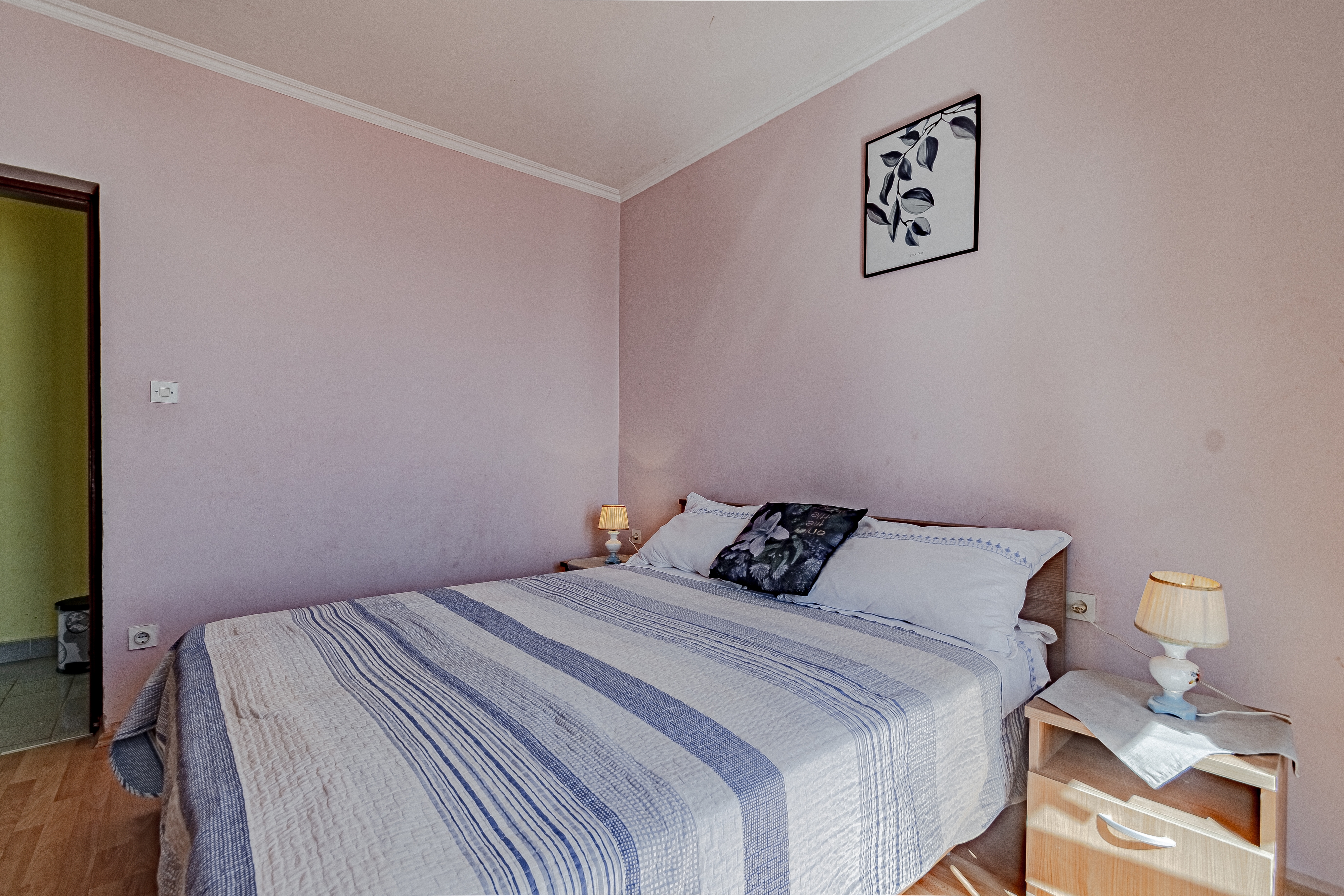 Two bedroom apartment near beach Zavalatica, Korčula  A-c