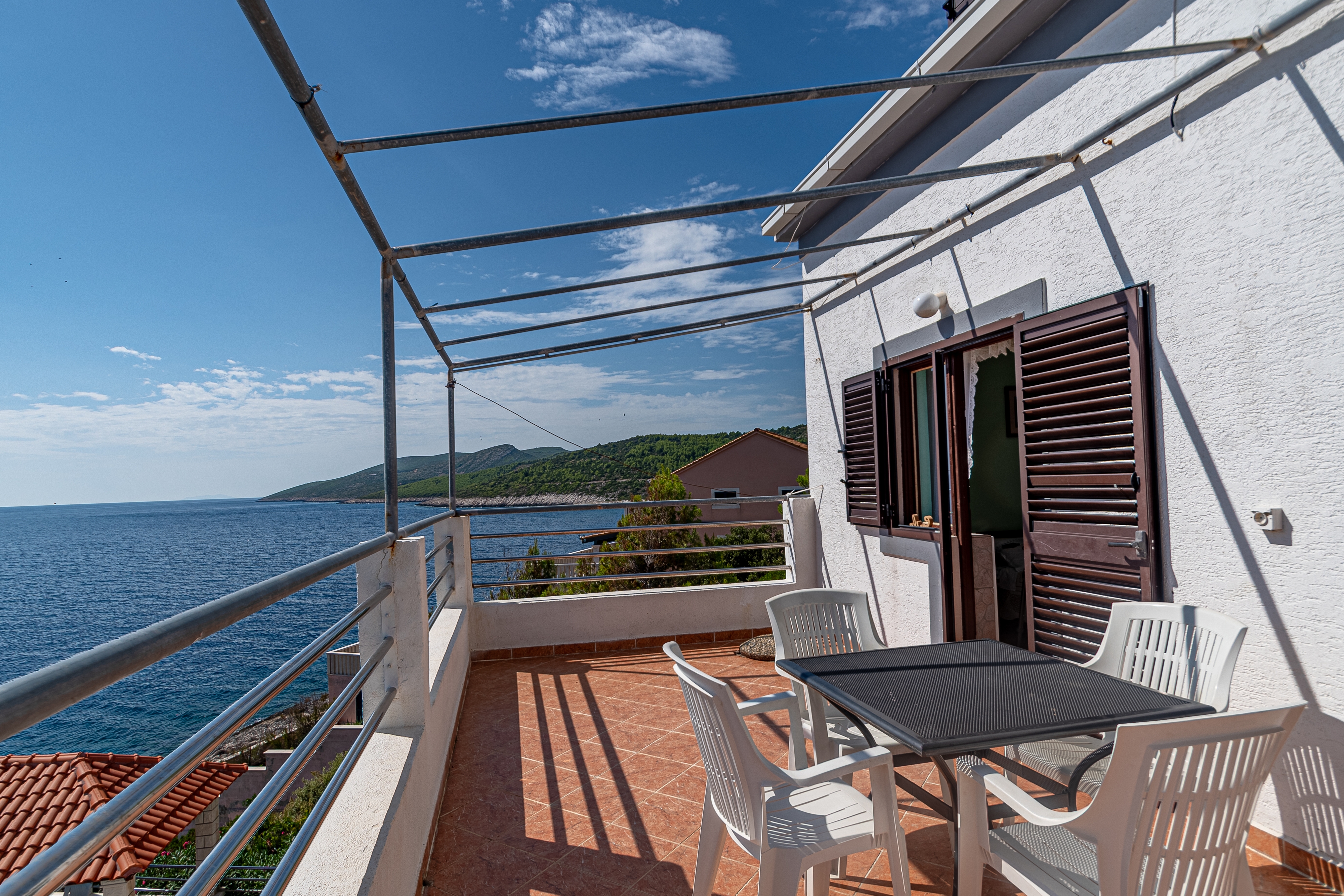 Two bedroom apartment near beach Zavalatica, Korčula  A-c