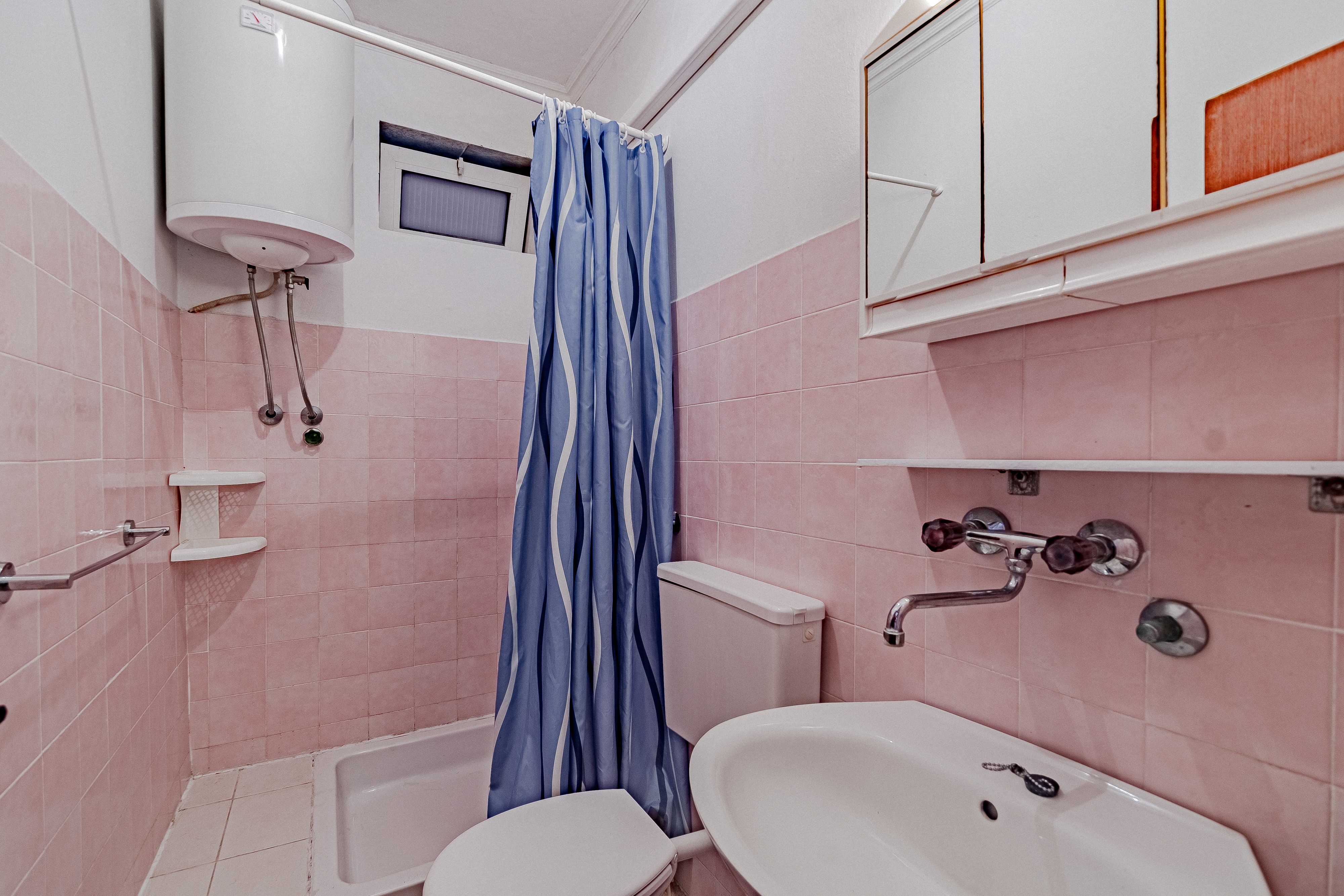 Two bedroom apartment near beach Zavalatica, Korčula  A-d