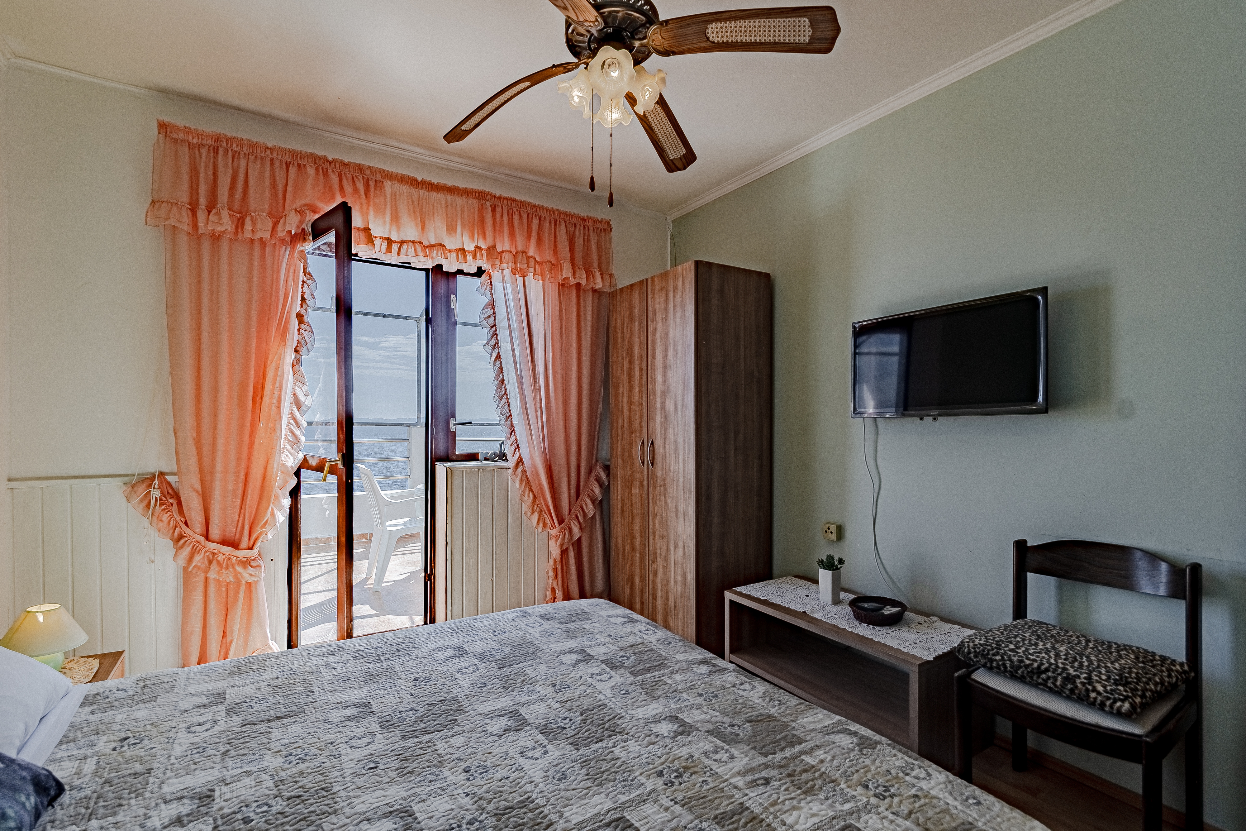 Two bedroom apartment near beach Zavalatica, Korčula  A-d