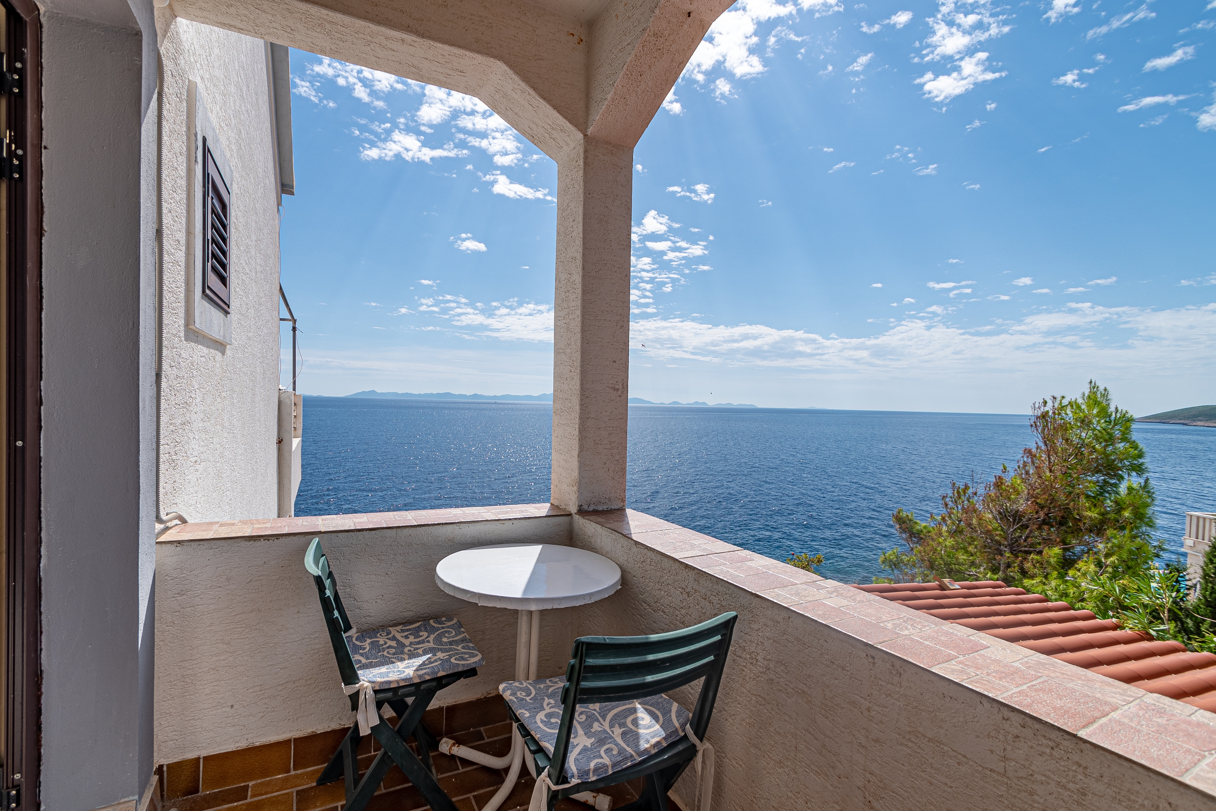 One bedroom apartment near beach Zavalatica, Korčula  A-e
