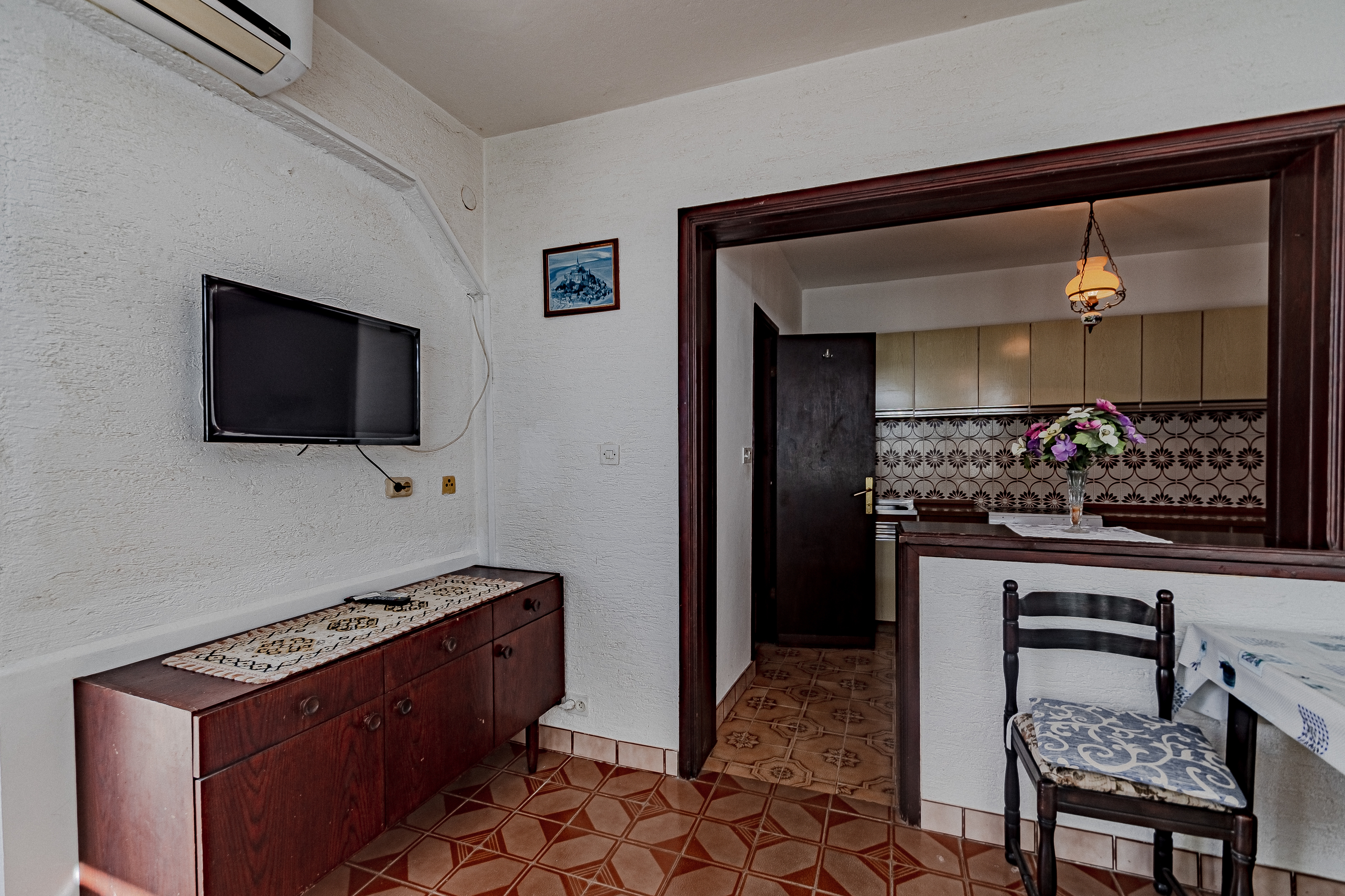 One bedroom apartment near beach Zavalatica, Korčula  A-f