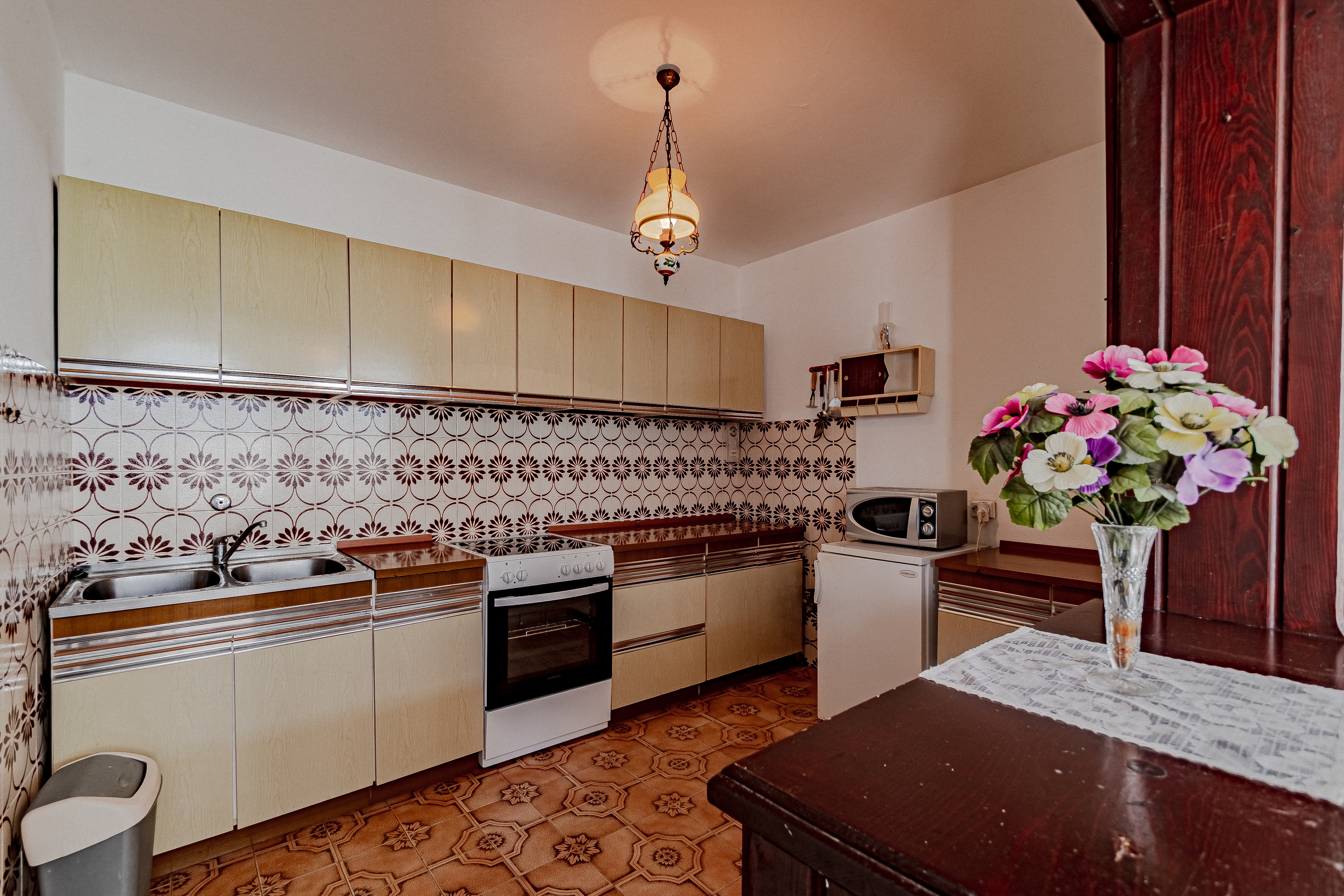 One bedroom apartment near beach Zavalatica, Korčula  A-f