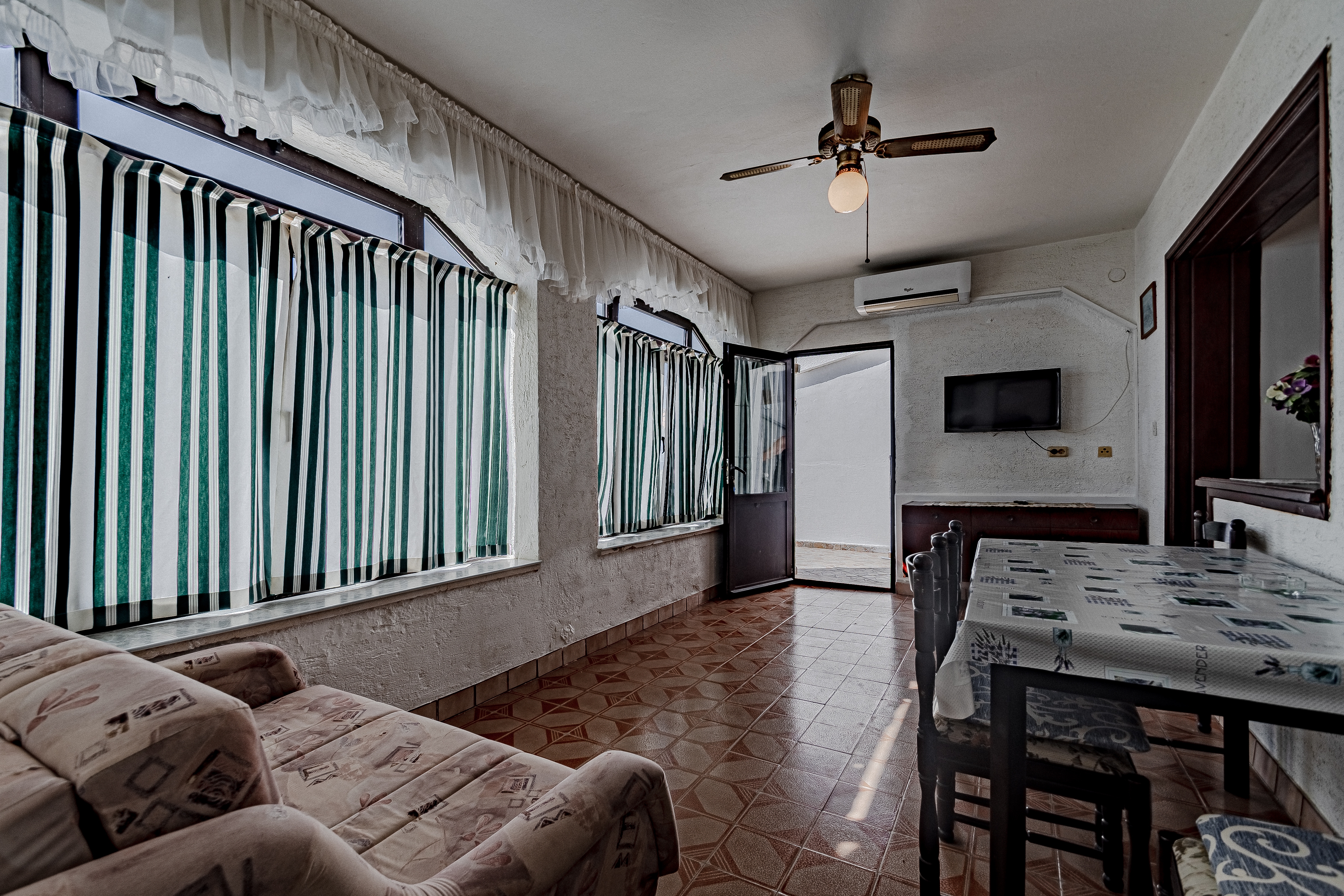 One bedroom apartment near beach Zavalatica, Korčula  A-f