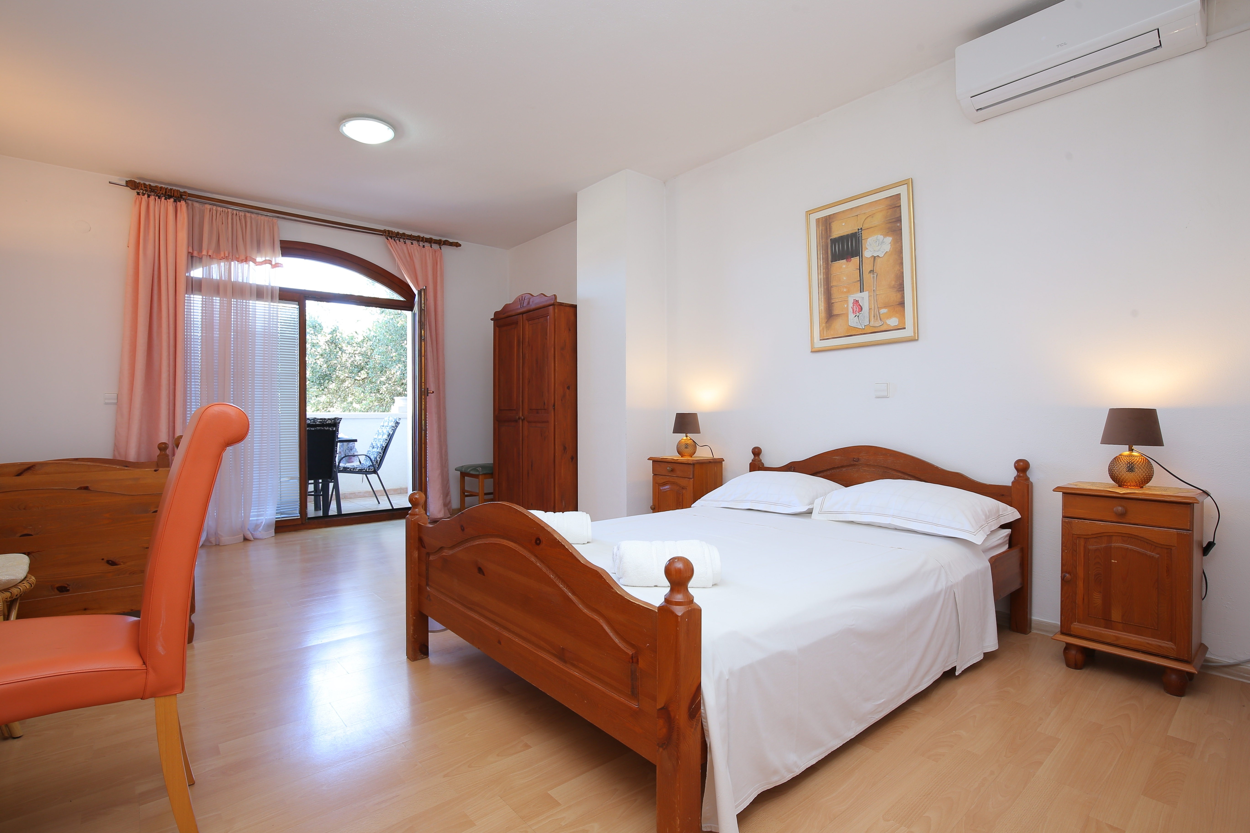Appartement dune chambre avec la terrasse Supetar, Brac (A-18307-d)