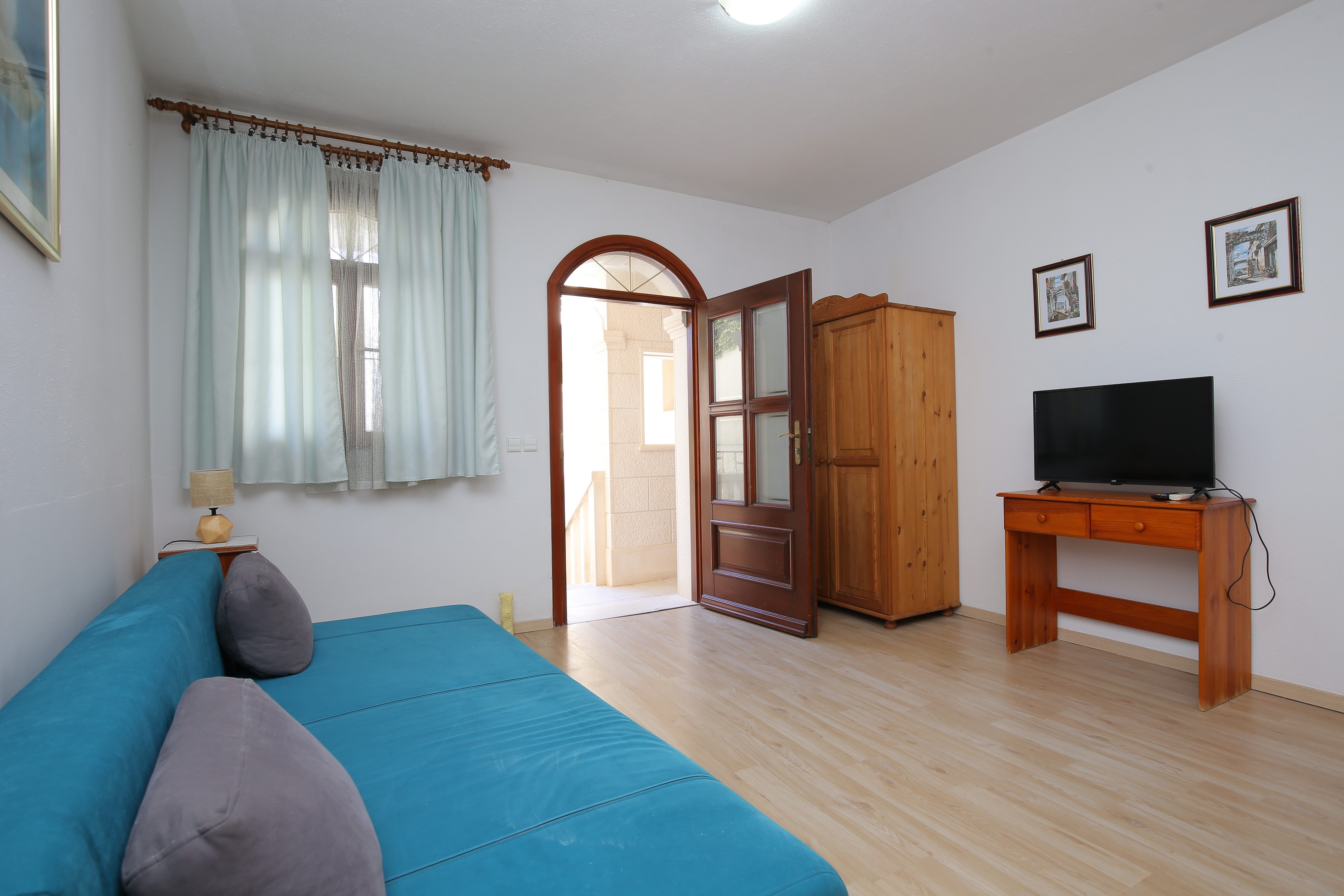 Appartement dune chambre avec la terrasse Supetar, Brac (A-18307-d)