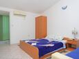 Sypialnia Marušići, Sypialnia w zakwaterowaniu typu studio-apartment, Dostępna klimatyzacja, zwierzęta domowe są dozwolone i WiFi.