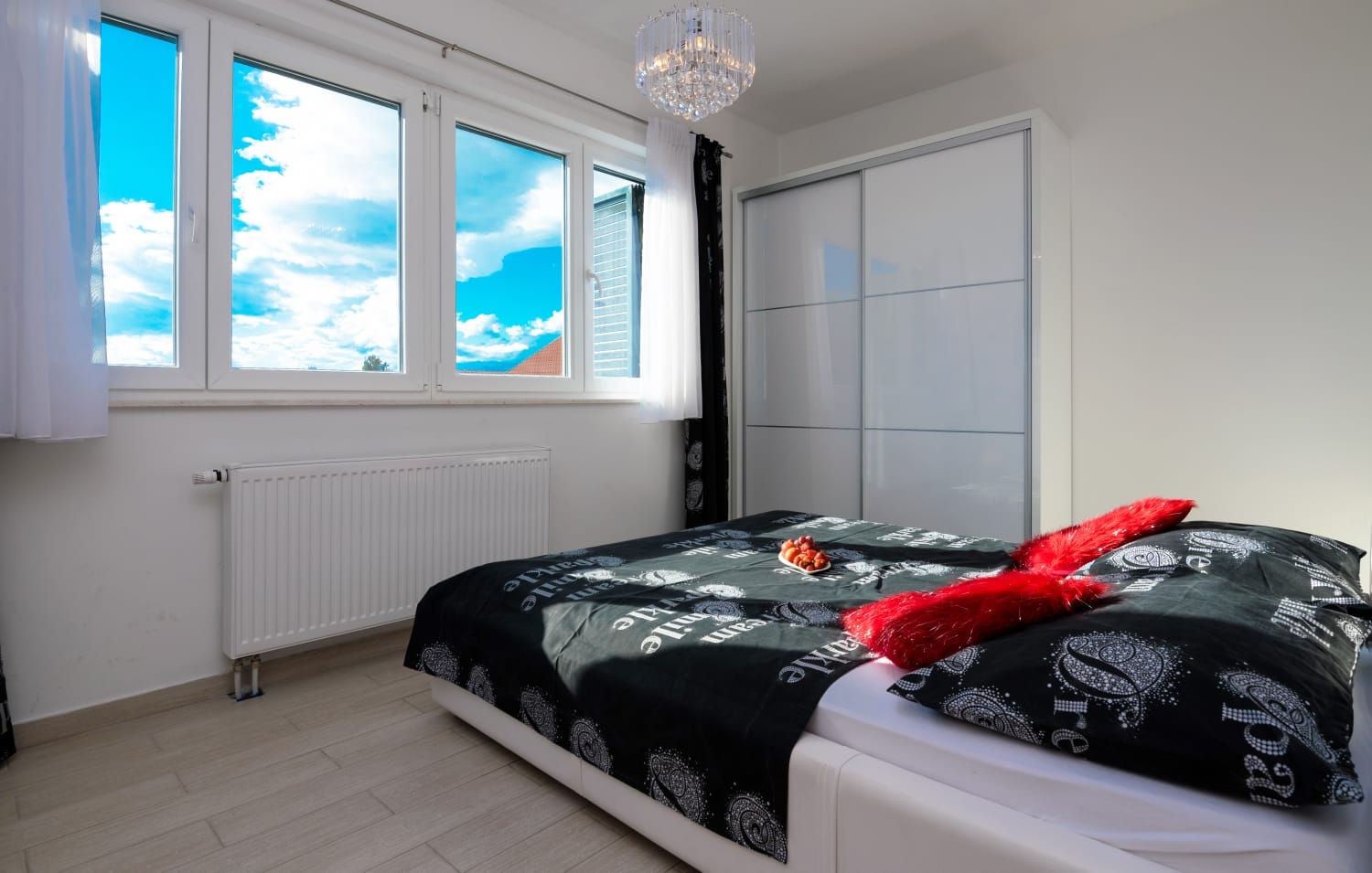 Four bedroom house with terrace and sea view Novigrad  K