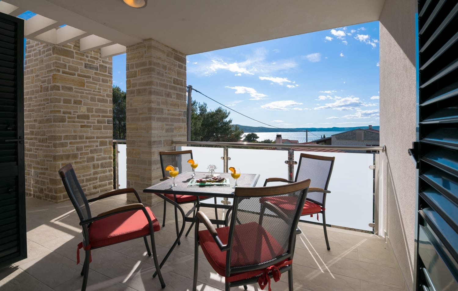 Four bedroom house with terrace and sea view Novigrad  K