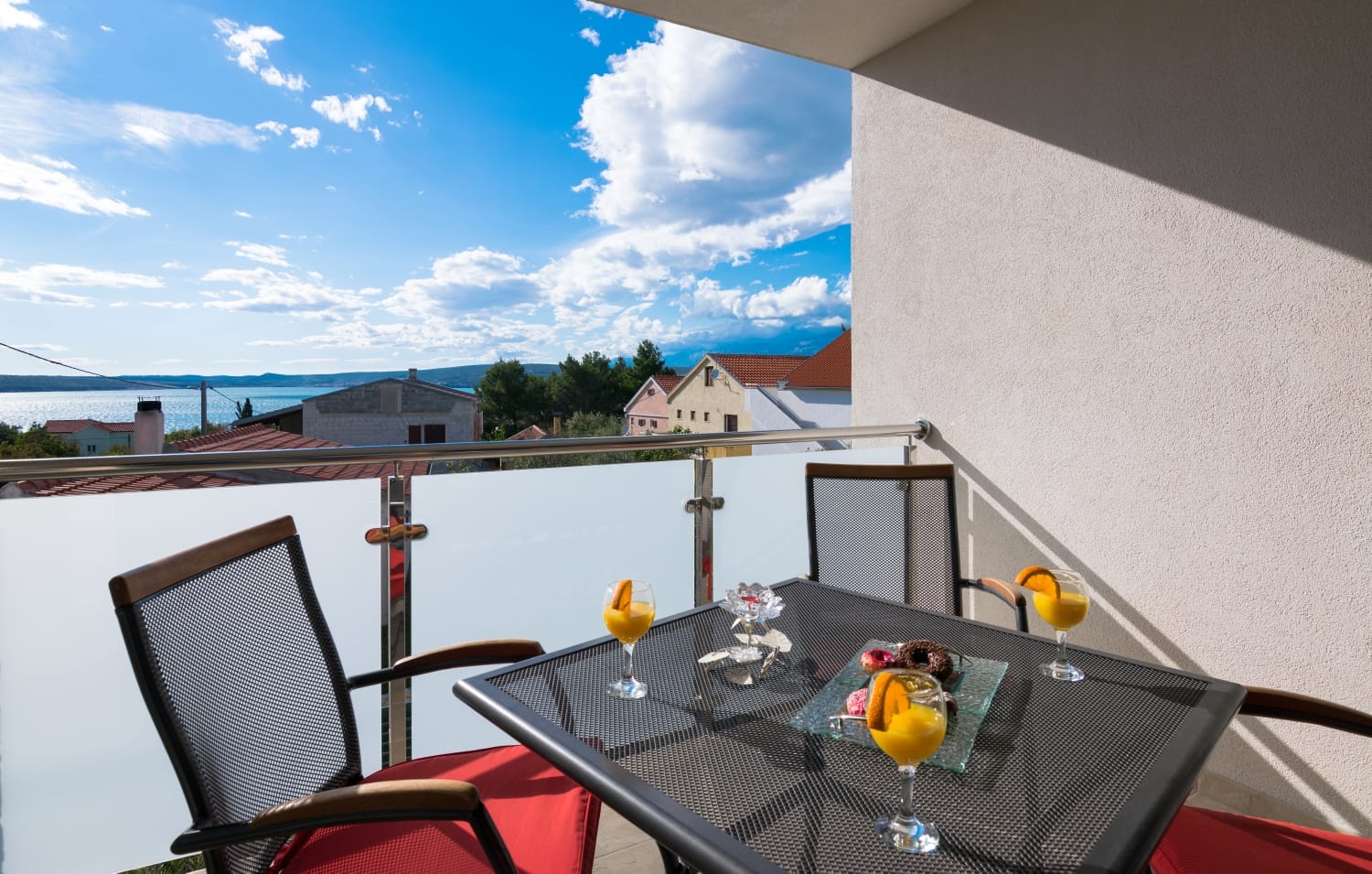 Four bedroom house with terrace and sea view Novigrad  K