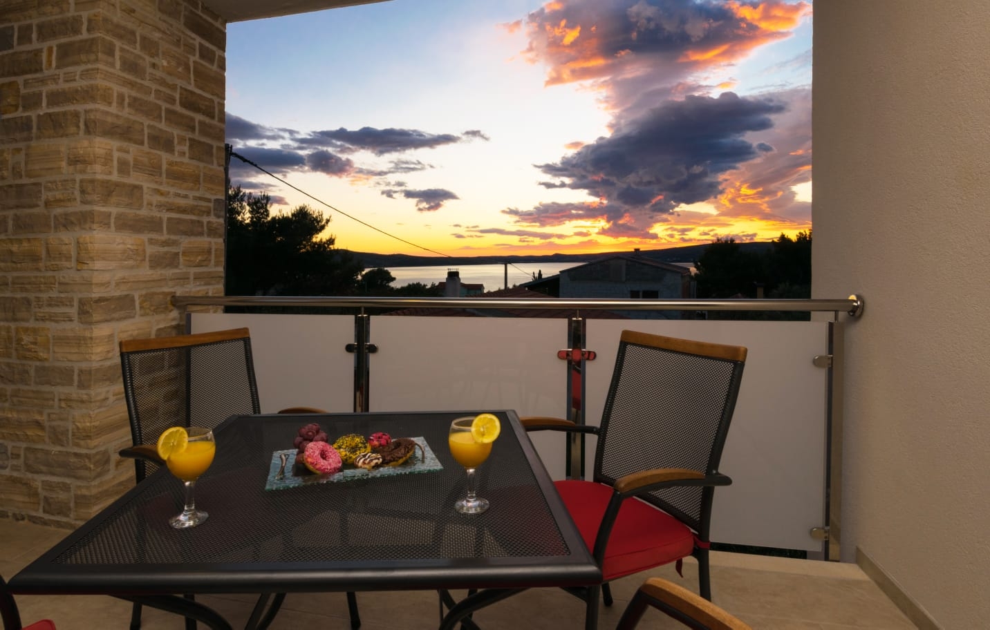 Four bedroom house with terrace and sea view Novigrad  K