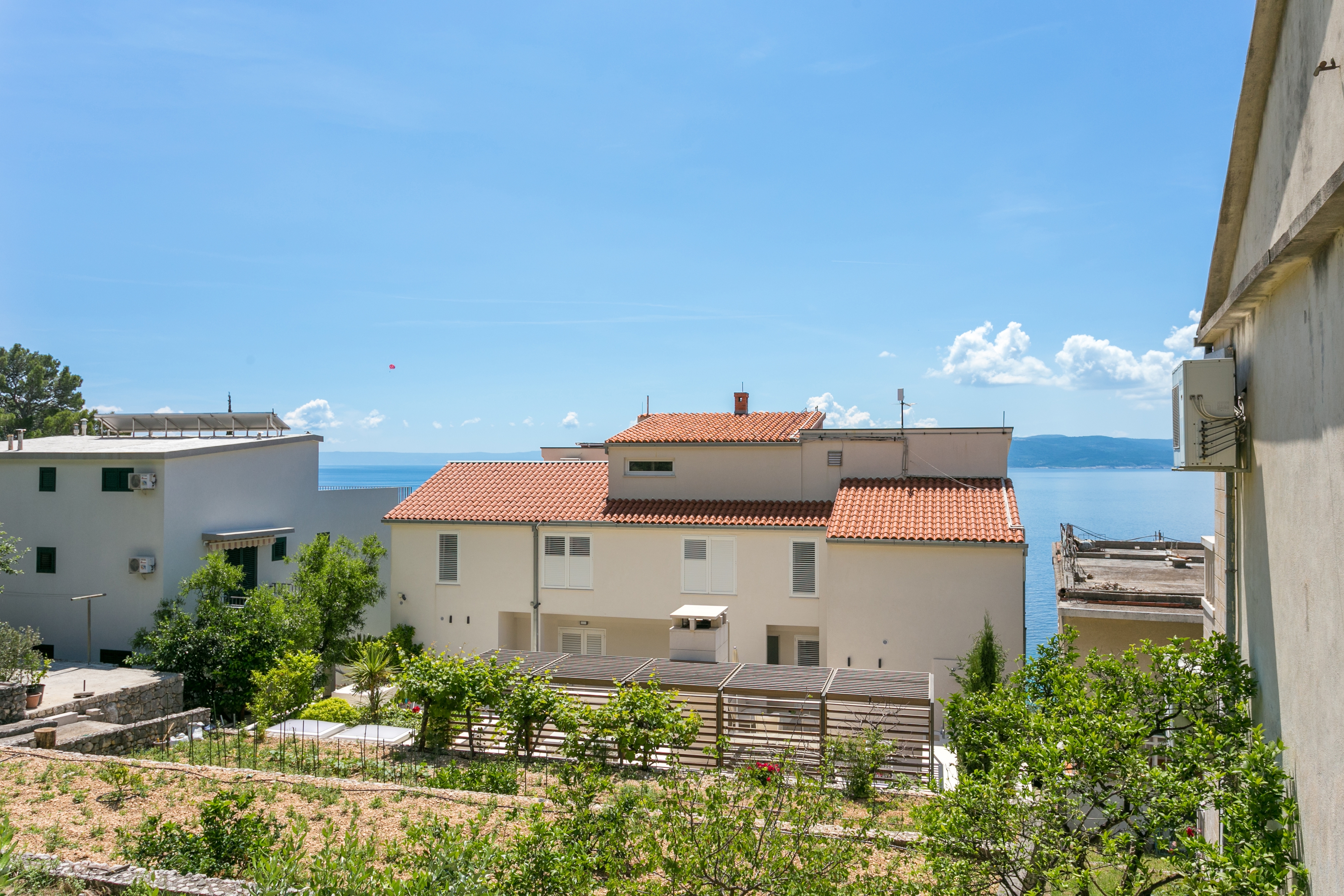 One bedroom apartment with balcony and sea view Brela, Makarska  A-a