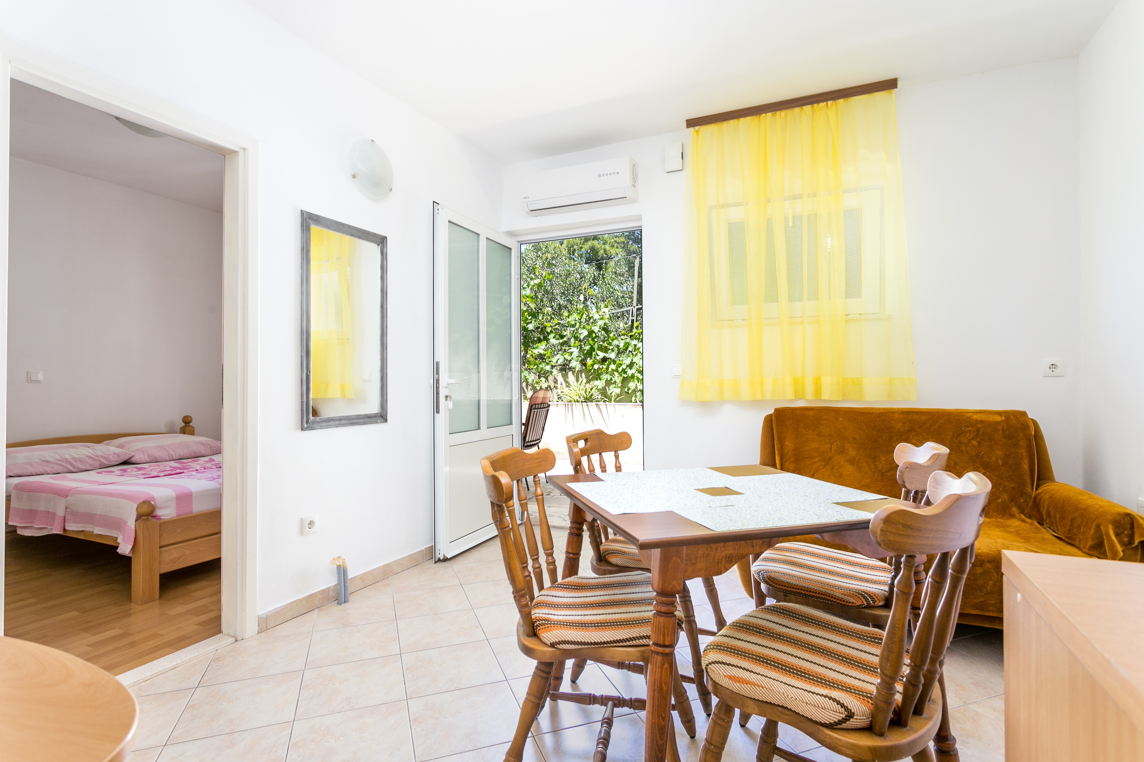 Two bedroom apartment with terrace Brela (Makarska) (A-18356-b) Two bedroom apartment with terrace Brela (Makarska) (A-18356-b)