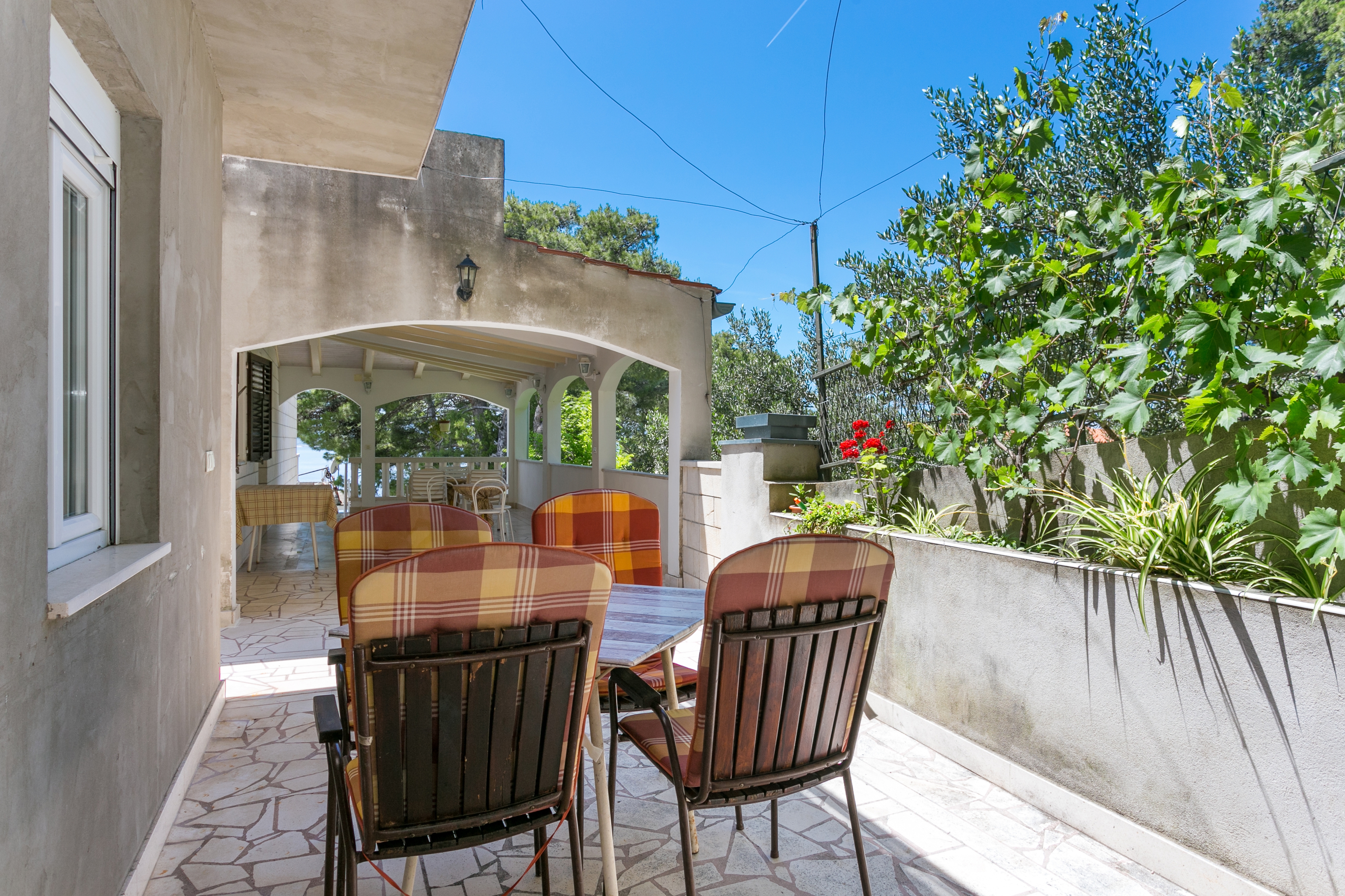 Two bedroom apartment with terrace Brela, Makarska  A-b