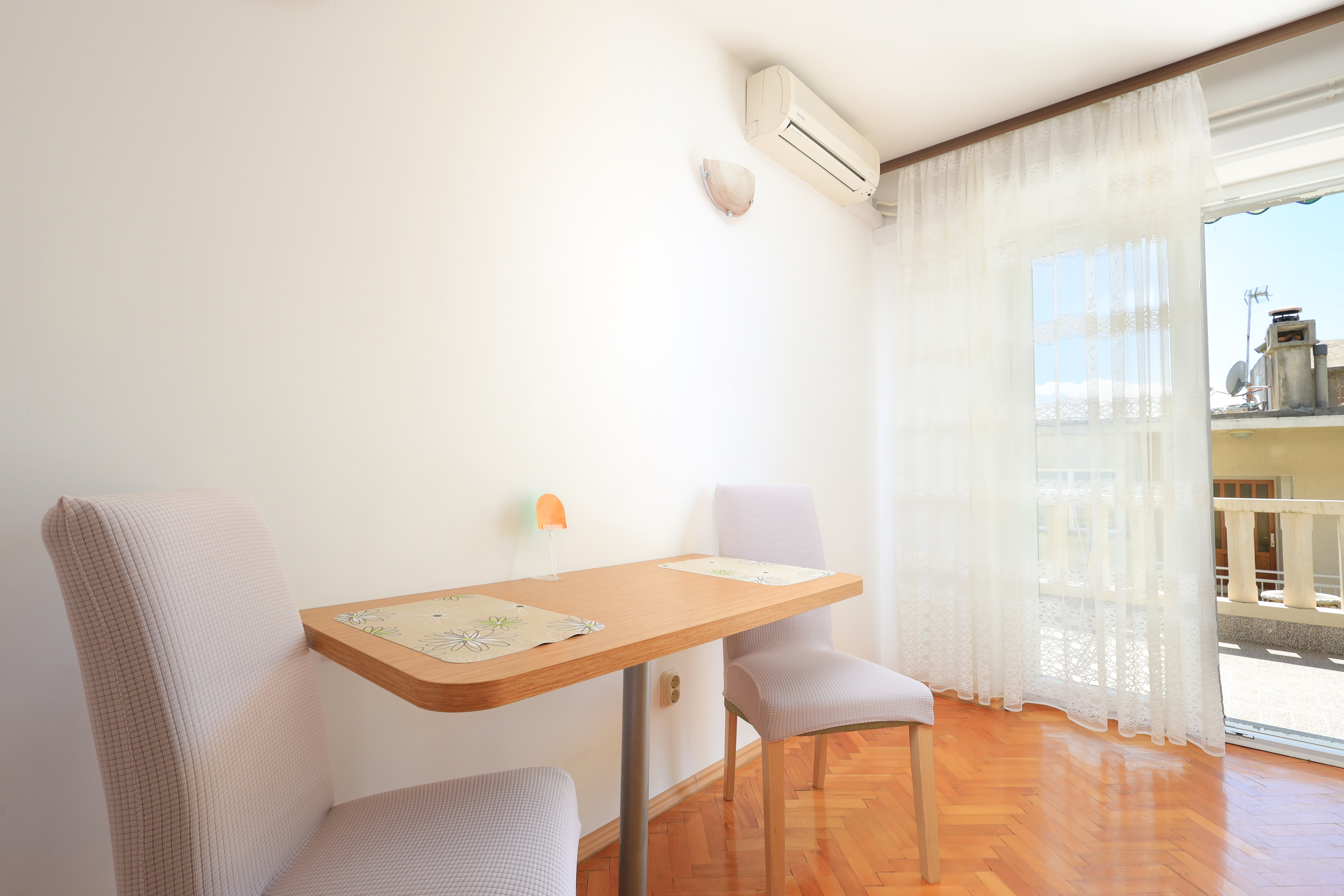 Studio flat with terrace Brela (Makarska) (AS-18356-e)