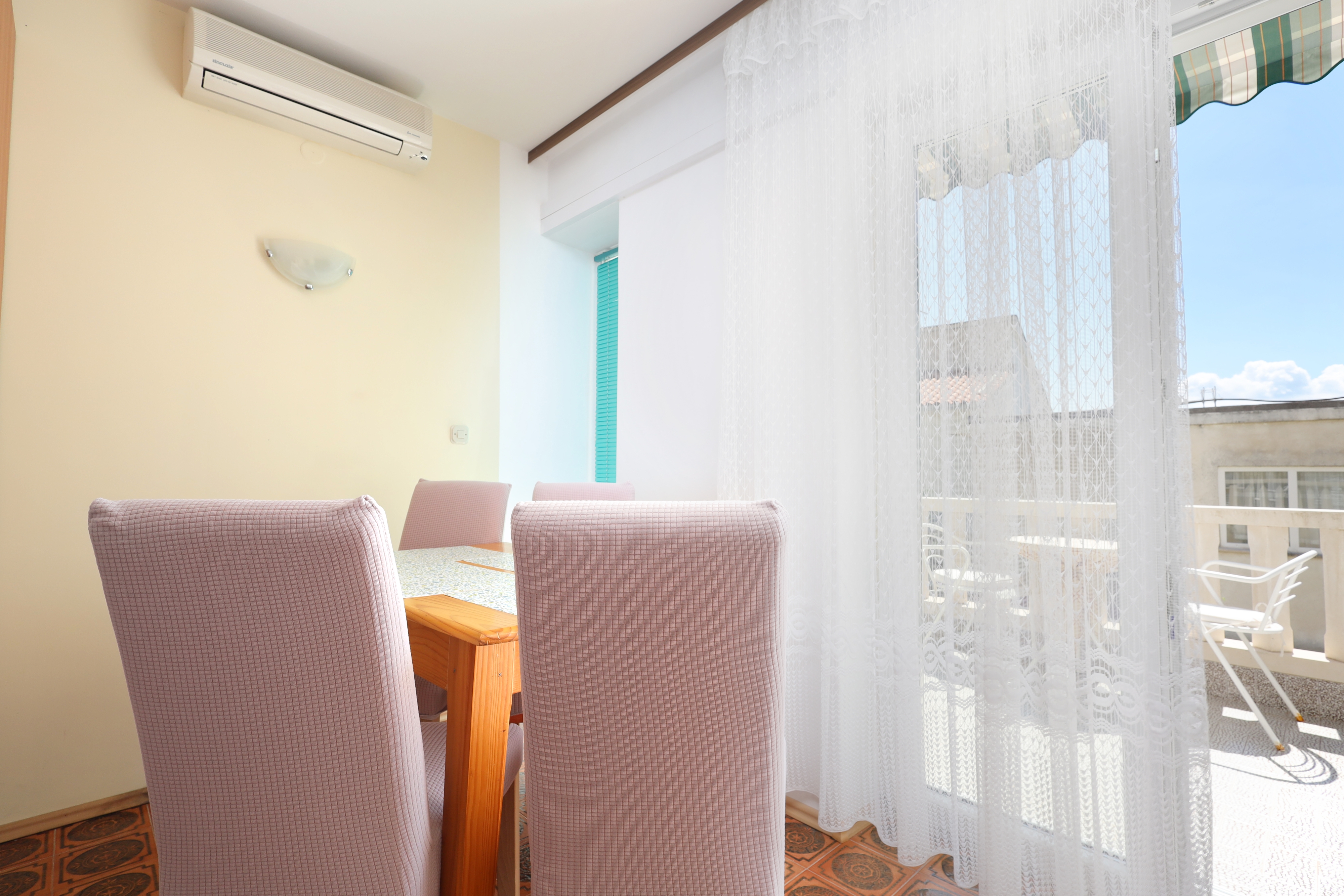 Studio flat with terrace Brela (Makarska) (AS-18356-f)