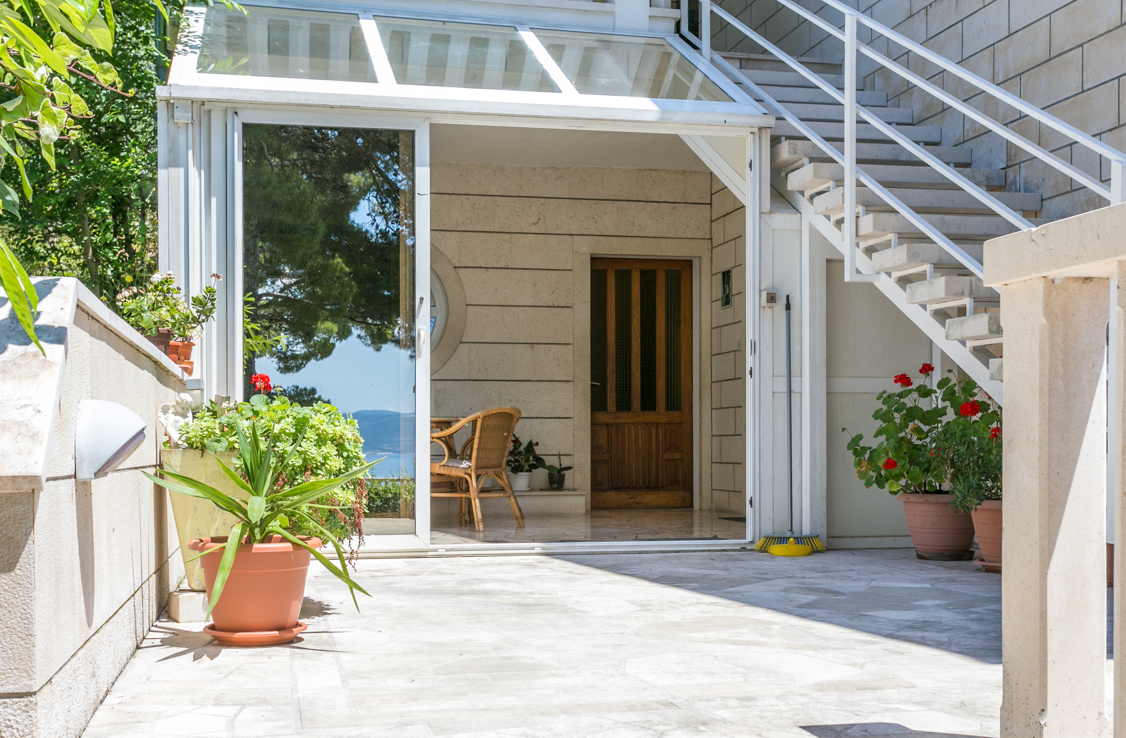 One bedroom apartment with balcony and sea view Brela (Makarska) (A-18356-a)