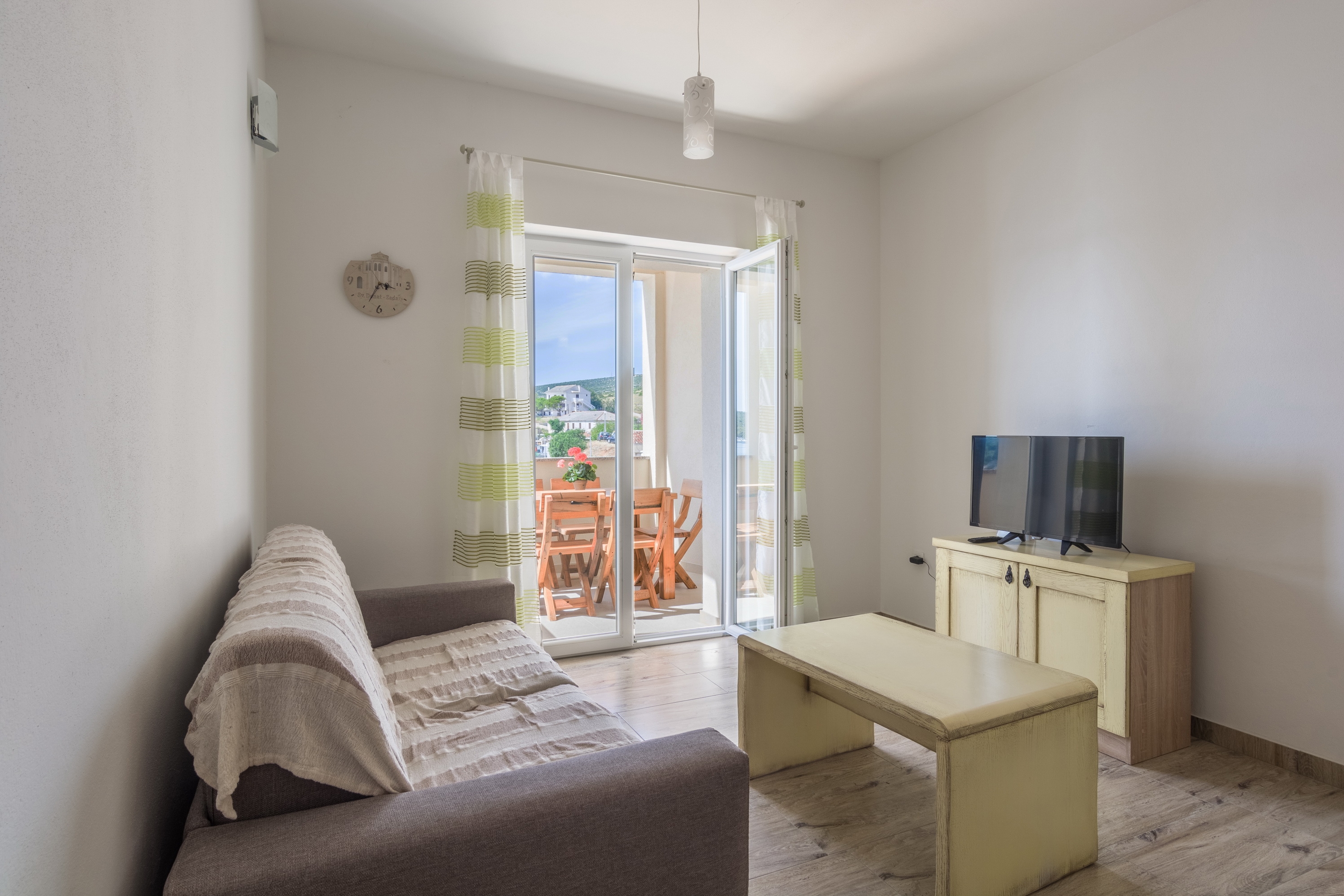 Two bedroom apartment with balcony and sea view Šimuni, Pag (A-18386-b) Two bedroom apartment with balcony and sea view Šimuni, Pag (A-18386-b)